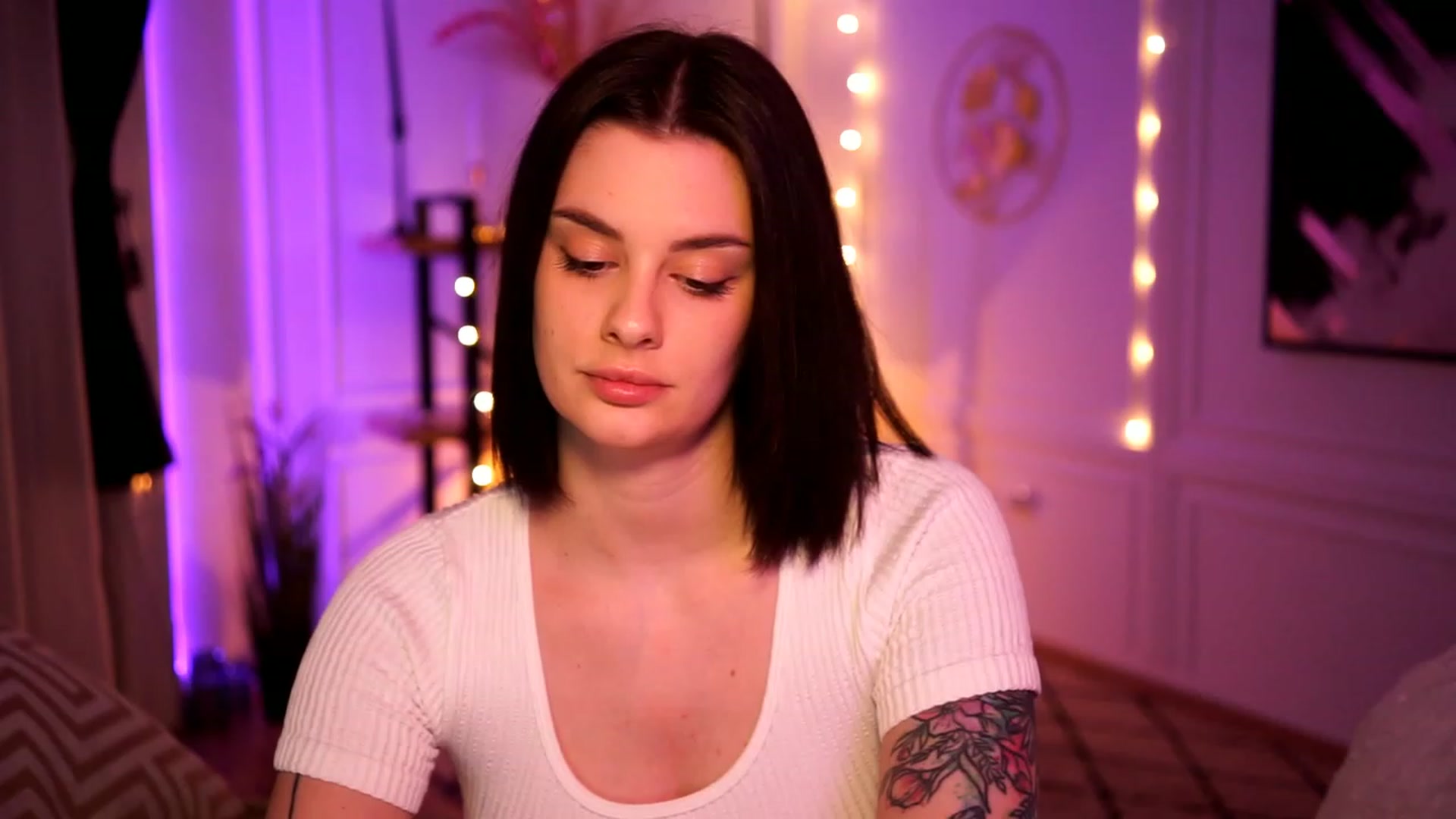 Gallery image thumbnail from lucynutty's myfreecams stream on, 02/10/2023, 17:24 image 13 of 20