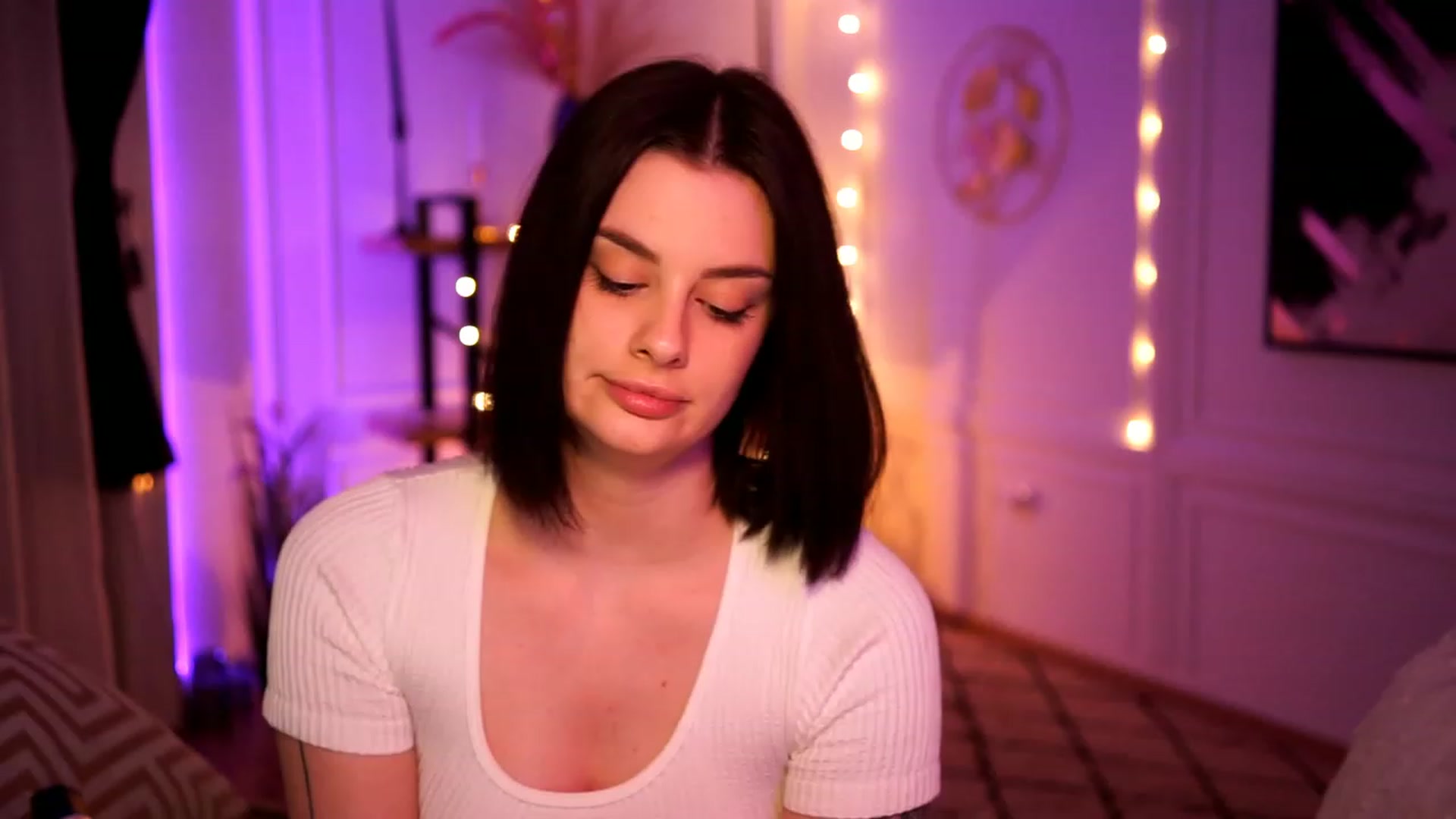 Gallery image thumbnail from lucynutty's myfreecams stream on, 02/10/2023, 17:24 image 18 of 20