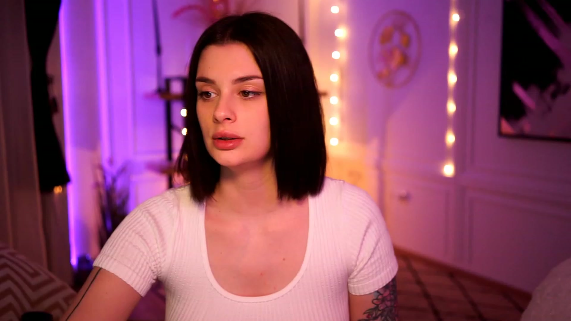 Gallery image thumbnail from lucynutty's myfreecams stream on, 02/10/2023, 18:28 image 16 of 20