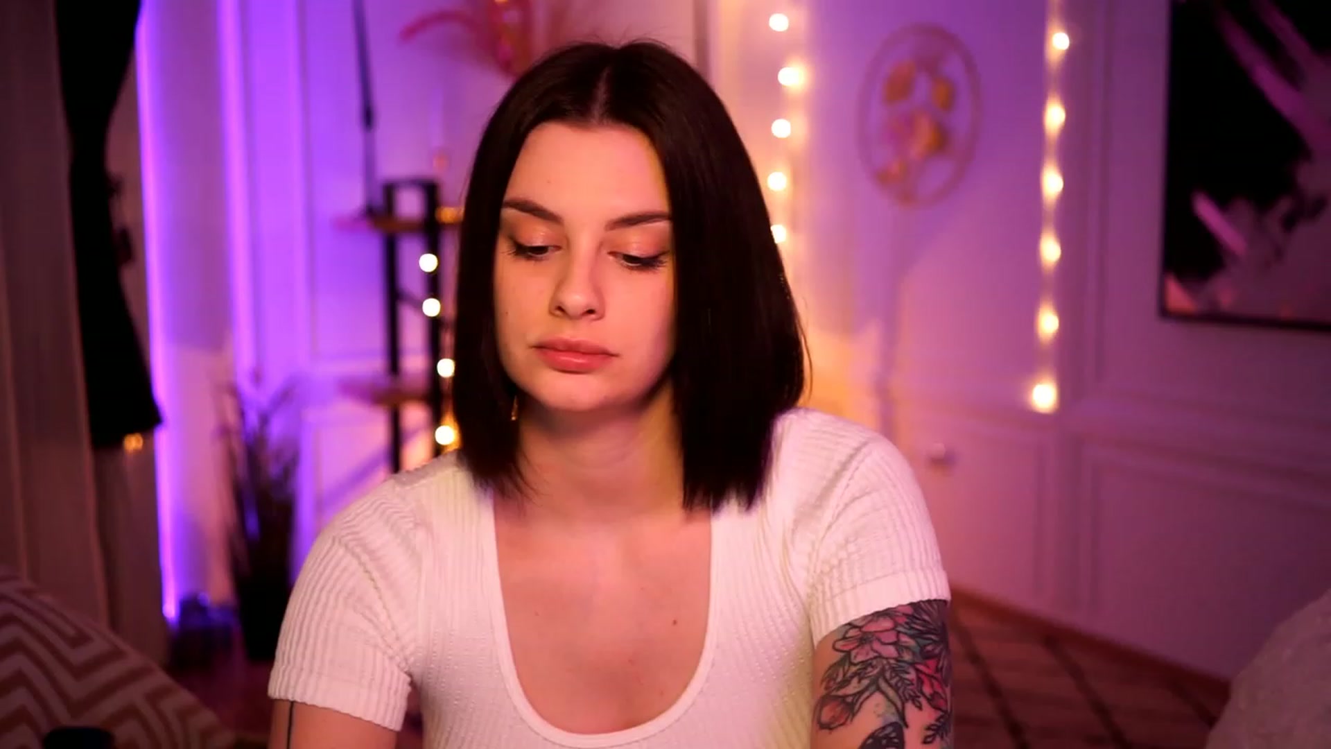 Gallery image thumbnail from lucynutty's myfreecams stream on, 02/10/2023, 18:28 image 9 of 20
