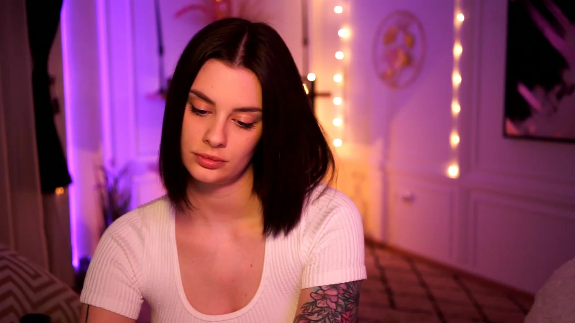 Gallery image thumbnail from lucynutty's myfreecams stream on, 02/10/2023, 18:28 image 4 of 20