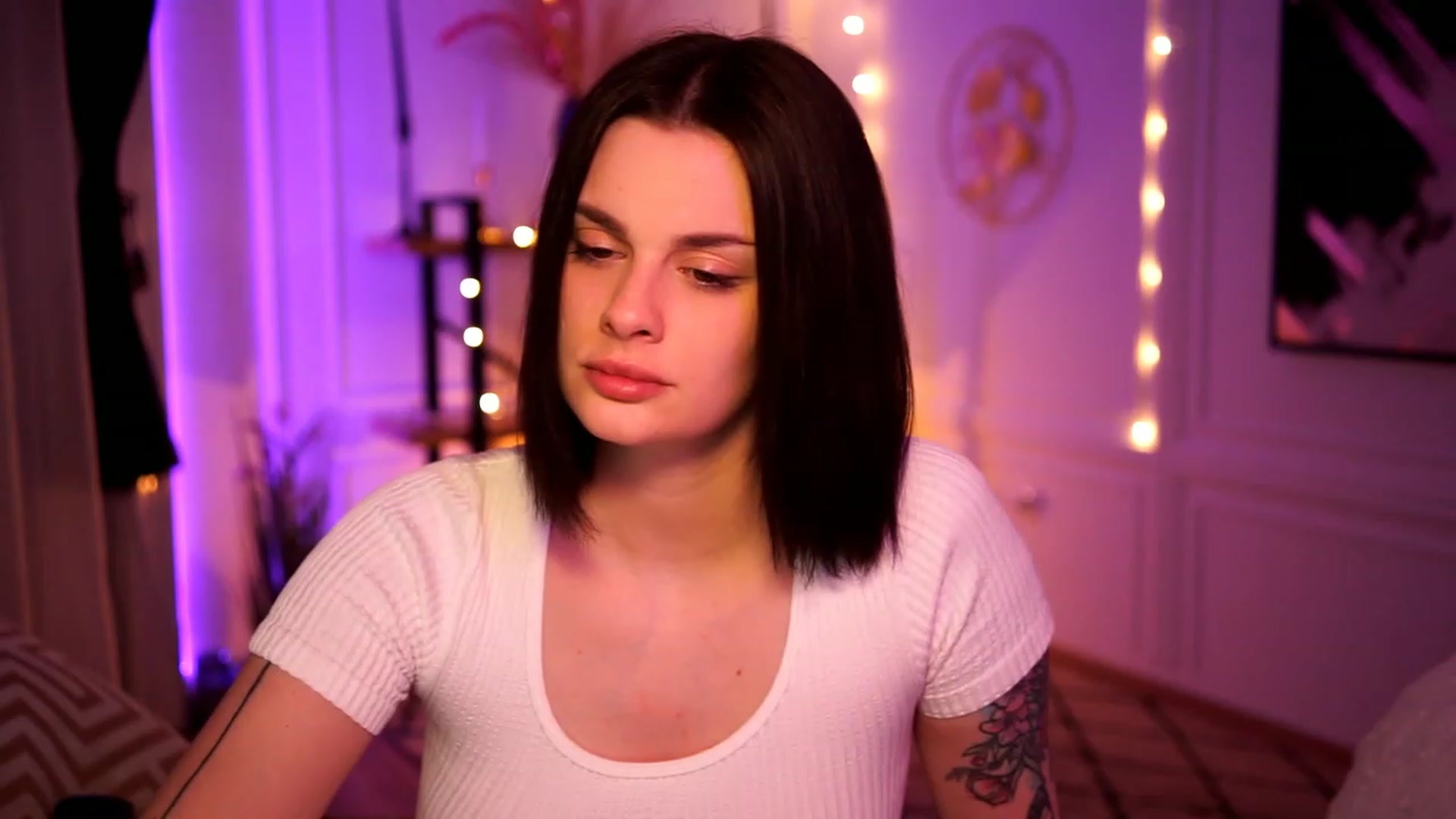 Gallery image thumbnail from lucynutty's myfreecams stream on, 02/10/2023, 18:28 image 15 of 20