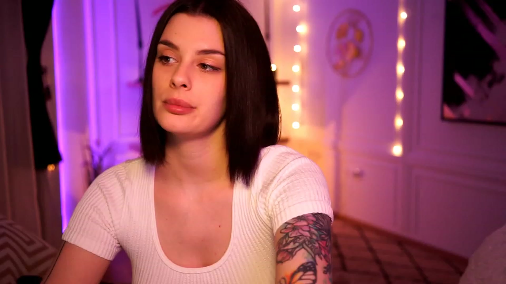 Gallery image thumbnail from lucynutty's myfreecams stream on, 02/10/2023, 18:28 image 7 of 20