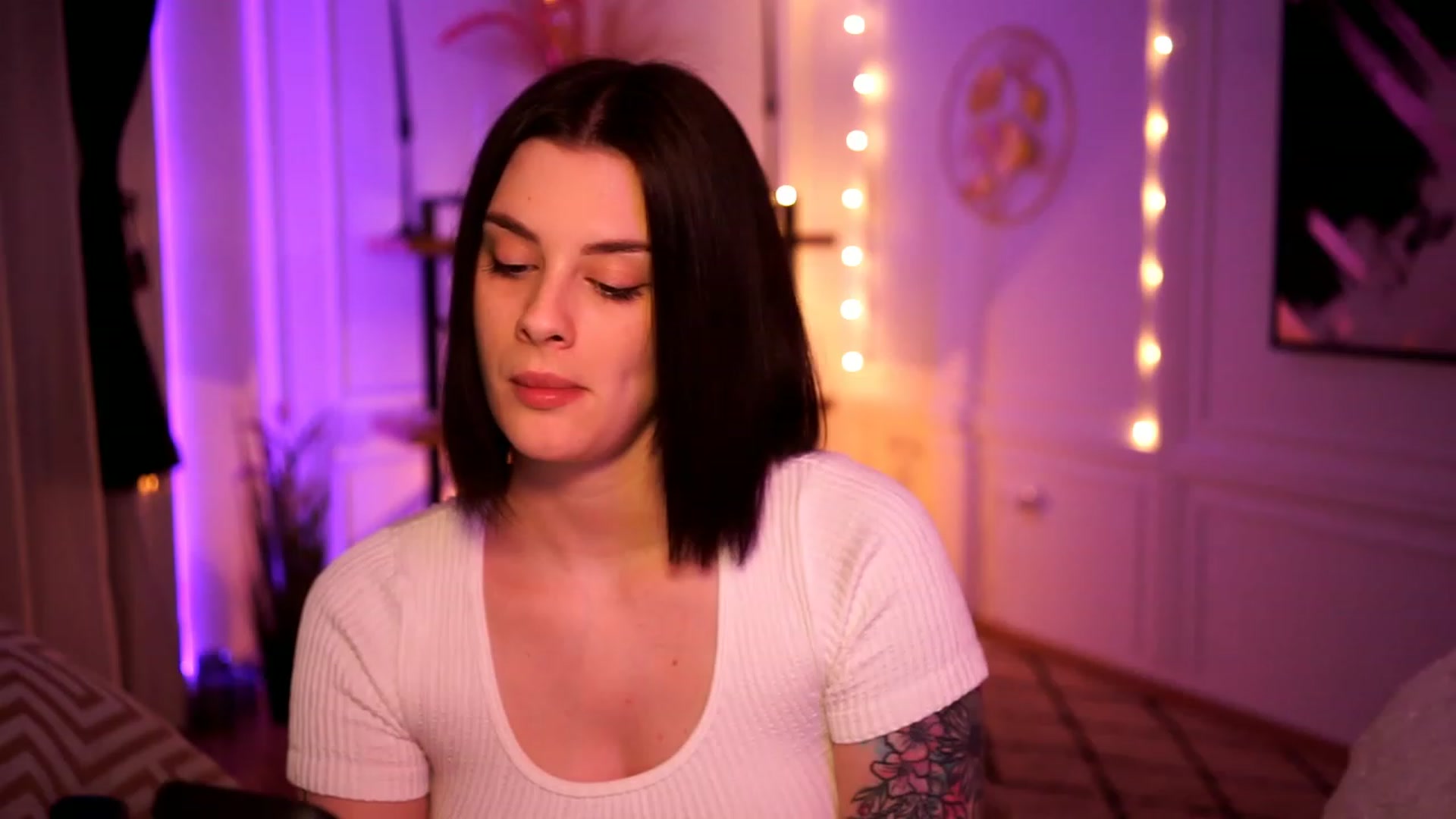 Gallery image thumbnail from lucynutty's myfreecams stream on, 02/10/2023, 18:28 image 8 of 20