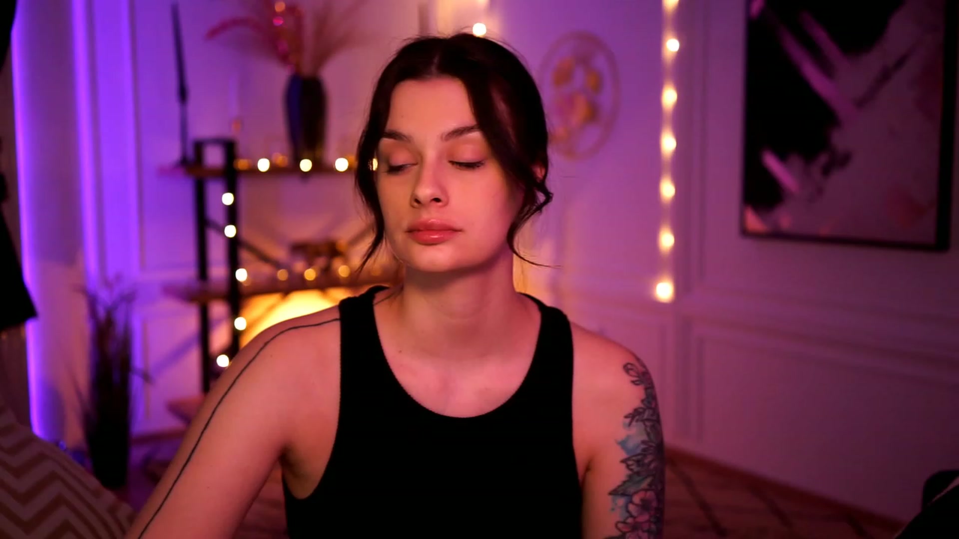 Gallery image thumbnail from lucynutty's myfreecams stream on, 02/12/2023, 16:49 image 9 of 20