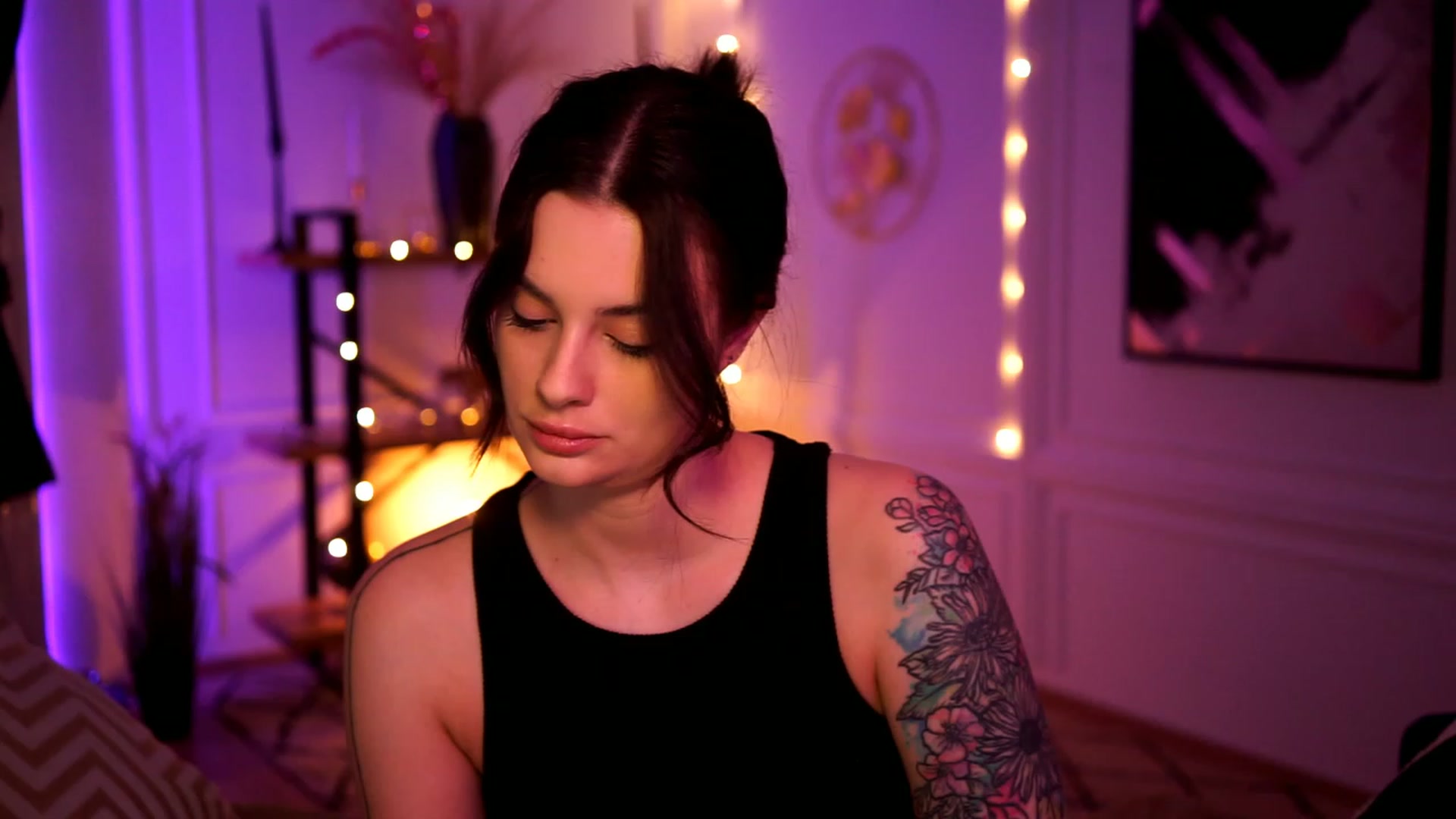 Gallery image thumbnail from lucynutty's myfreecams stream on, 02/12/2023, 16:49 image 10 of 20