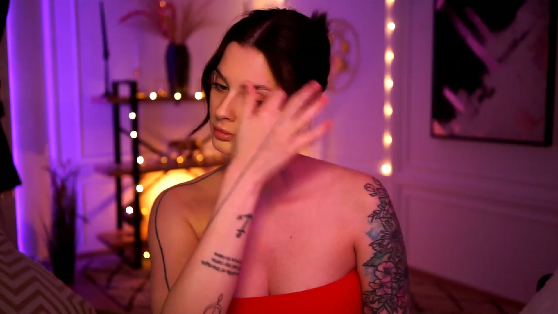 Gallery image thumbnail from lucynutty's myfreecams stream on, 02/12/2023, 18:19 image 3 of 20