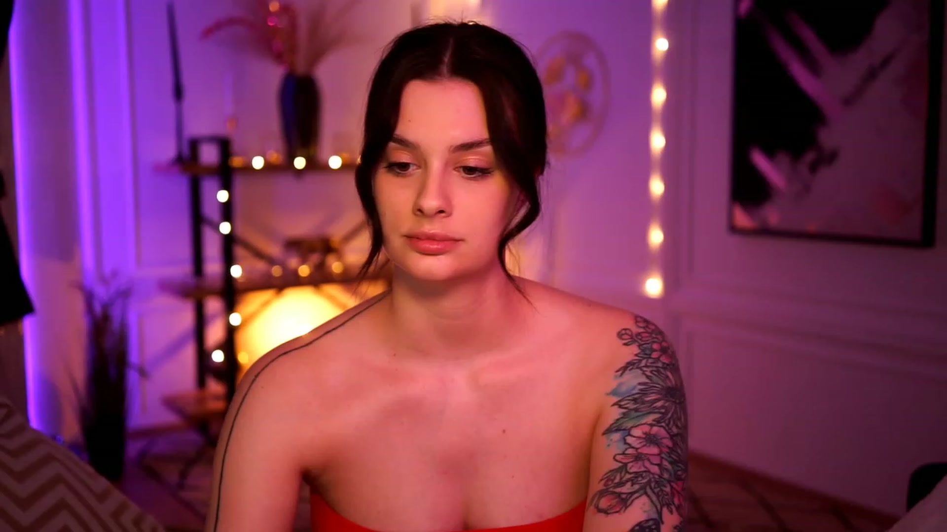 Gallery image thumbnail from lucynutty's myfreecams stream on, 02/12/2023, 18:19 image 14 of 20