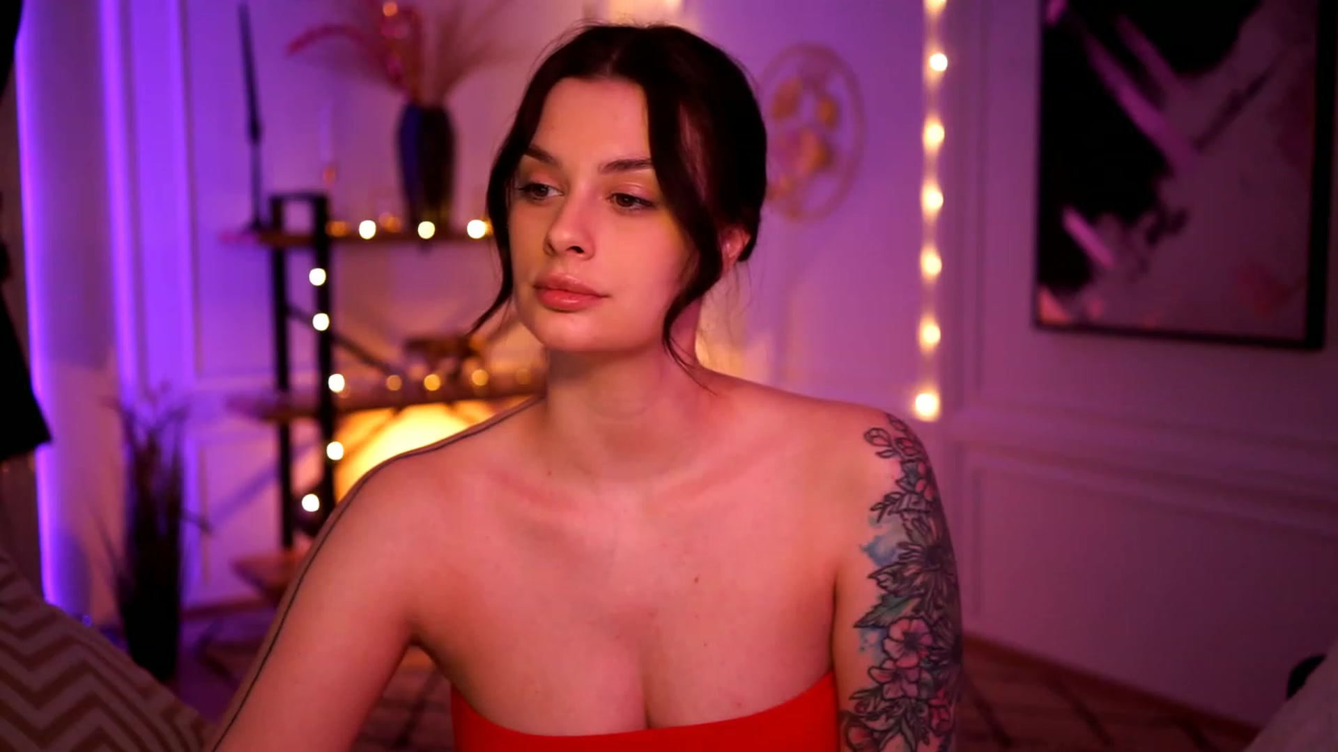 Gallery image thumbnail from lucynutty's myfreecams stream on, 02/12/2023, 18:19 image 4 of 20