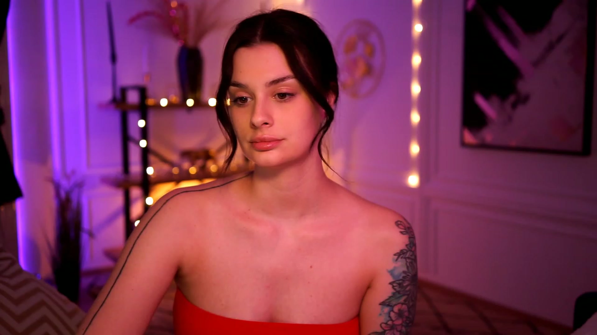 Gallery image thumbnail from lucynutty's myfreecams stream on, 02/12/2023, 19:31 image 9 of 20