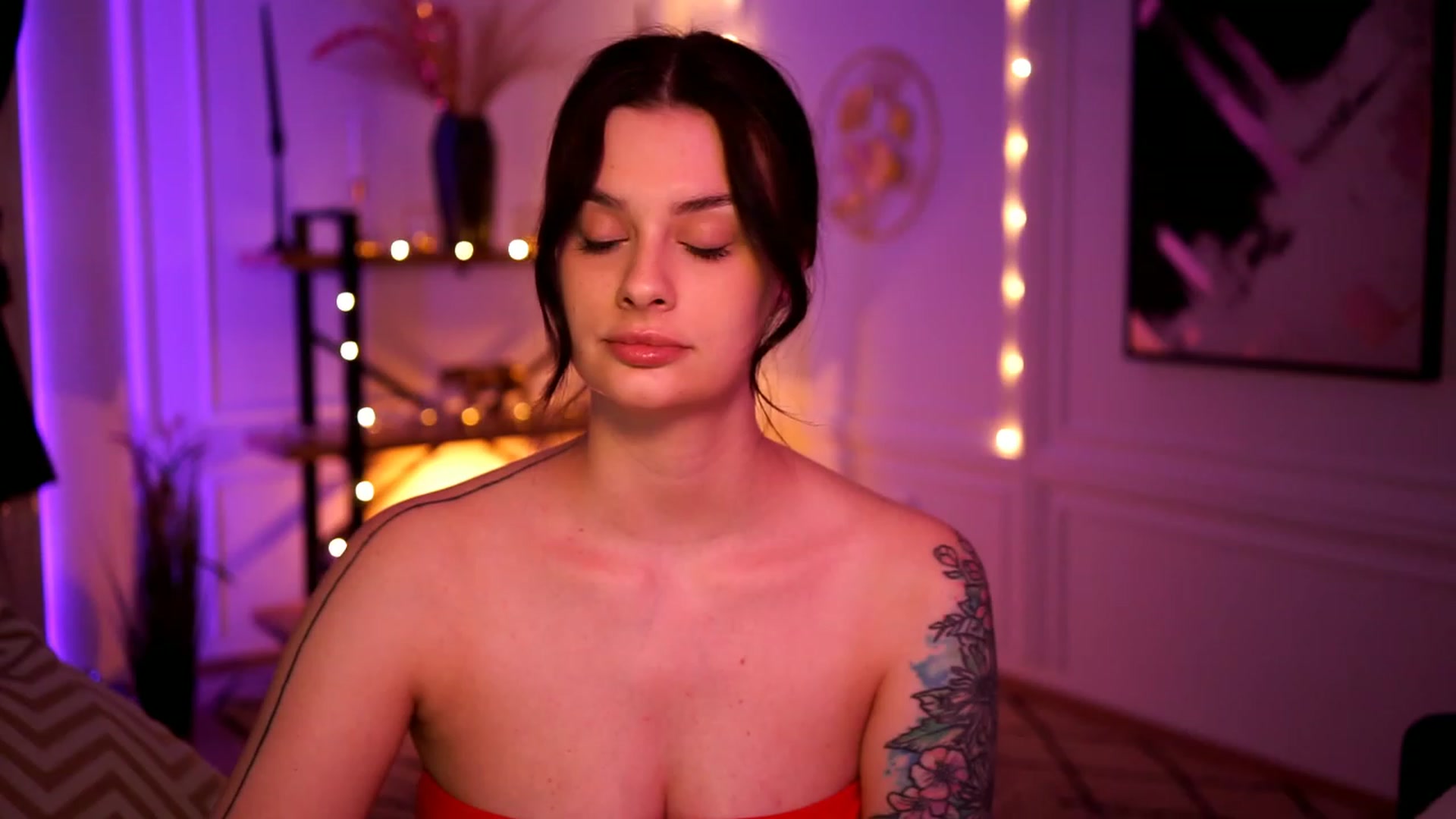 Gallery image thumbnail from lucynutty's myfreecams stream on, 02/12/2023, 19:31 image 19 of 20