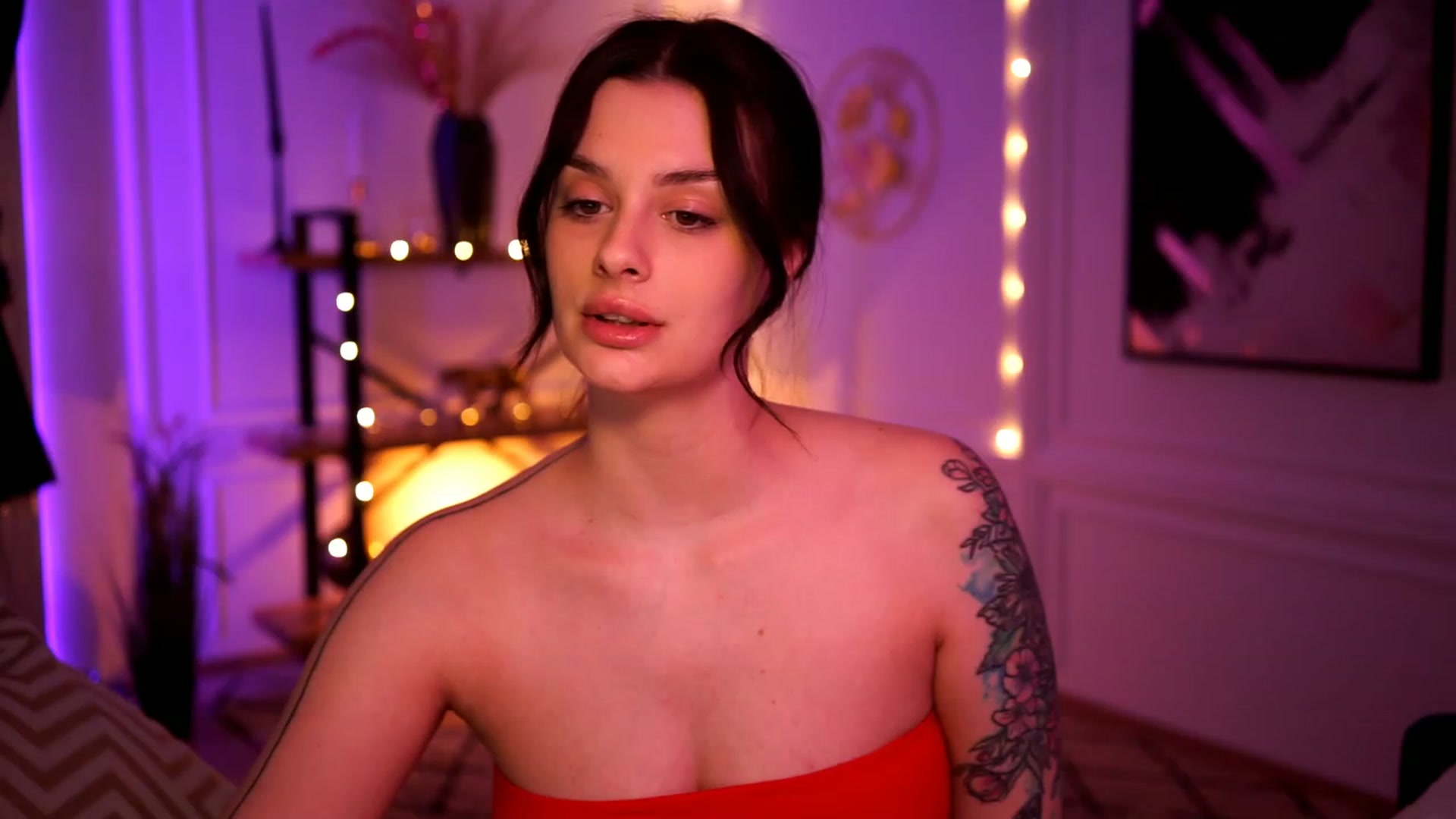 Gallery image thumbnail from lucynutty's myfreecams stream on, 02/12/2023, 19:31 image 10 of 20
