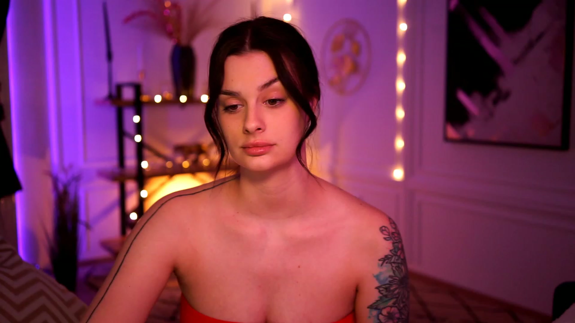 Gallery image thumbnail from lucynutty's myfreecams stream on, 02/12/2023, 19:31 image 12 of 20