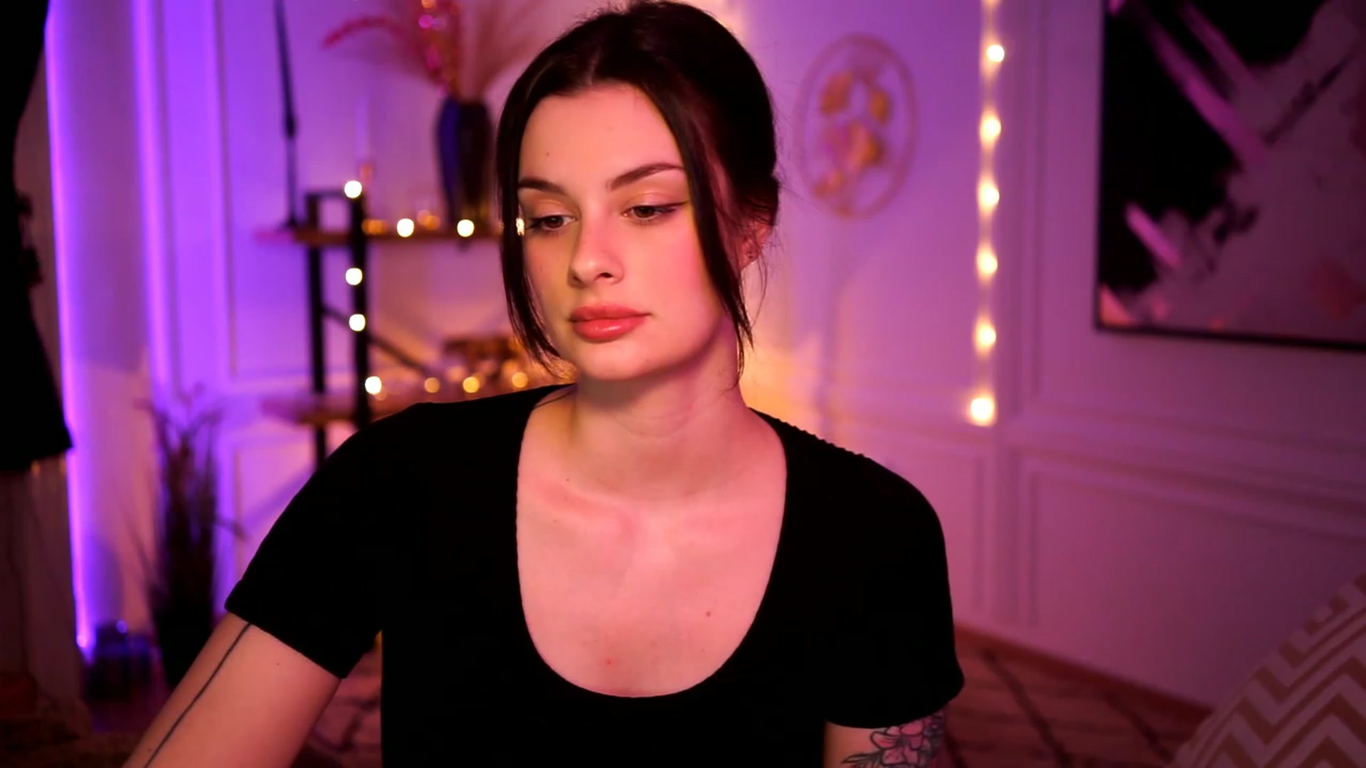 Gallery image thumbnail from lucynutty's myfreecams stream on, 02/15/2023, 18:09 image 8 of 20