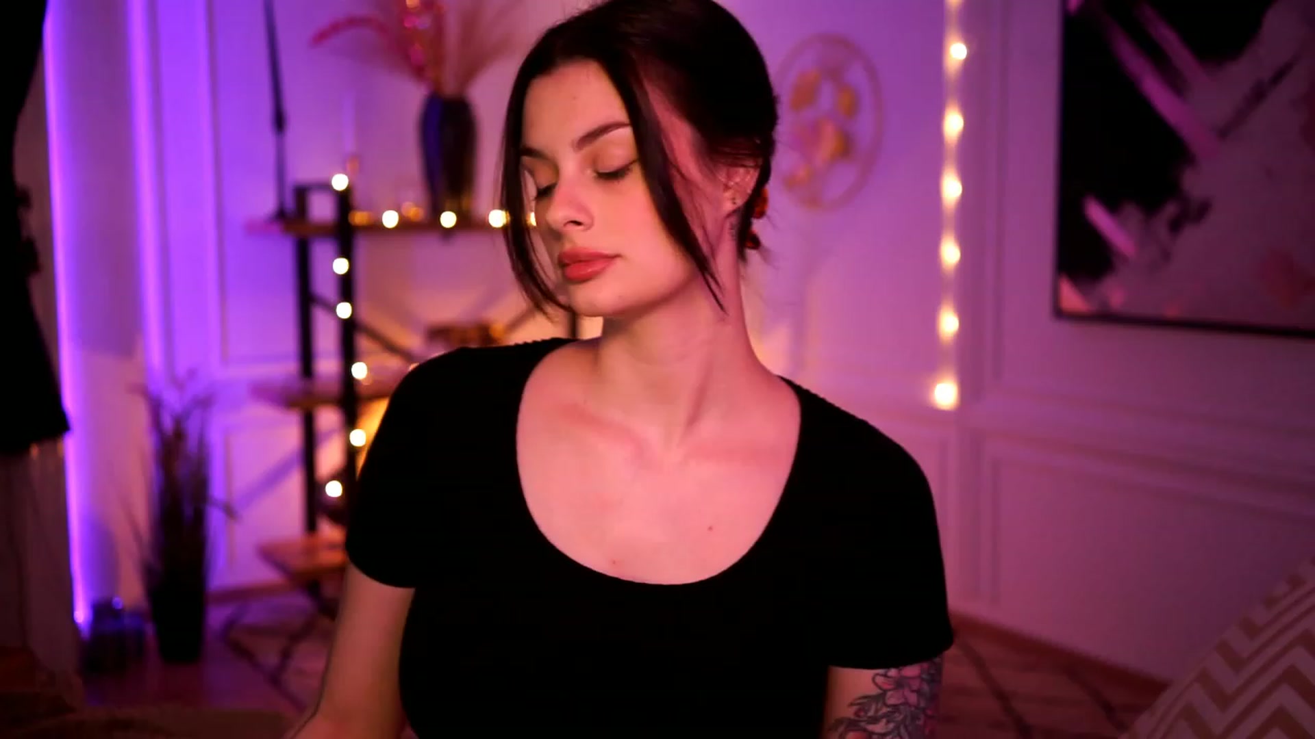 Gallery image thumbnail from lucynutty's myfreecams stream on, 02/15/2023, 18:09 image 3 of 20