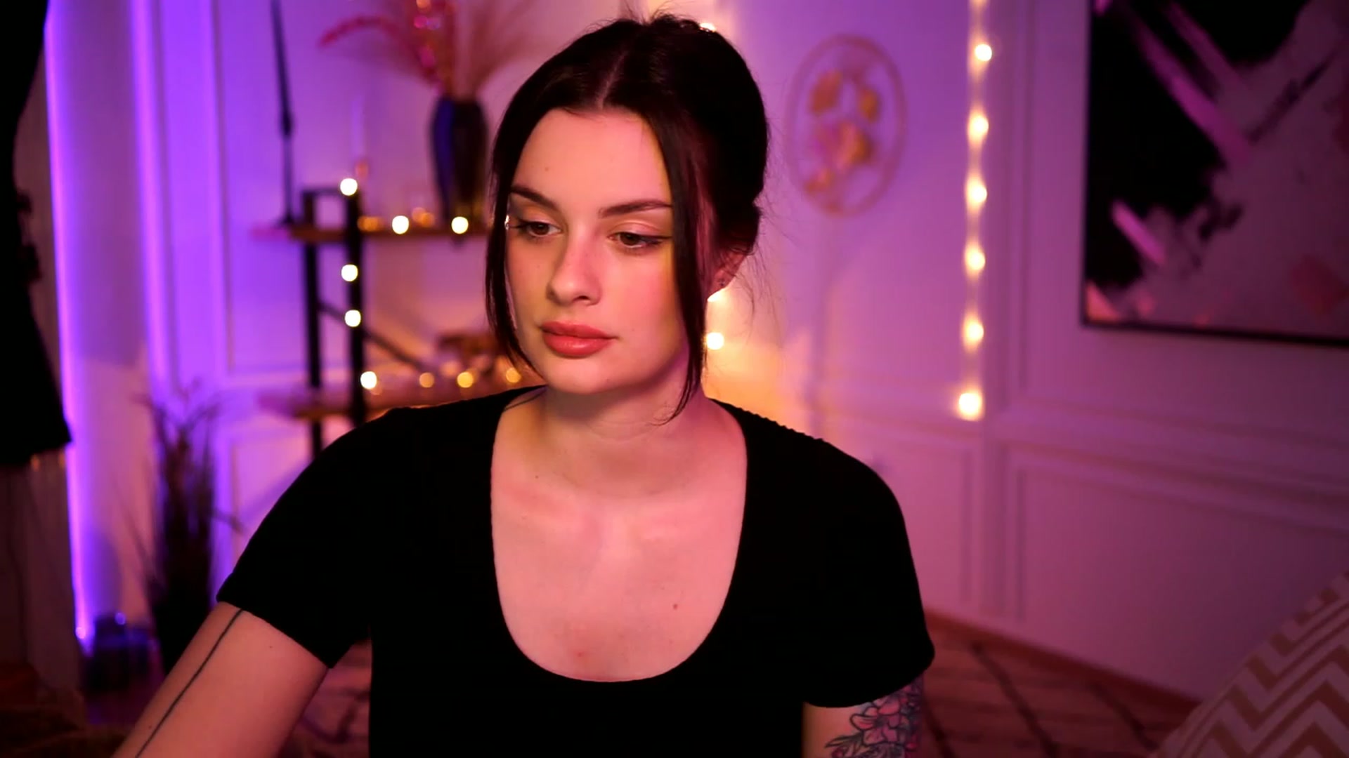 Gallery image thumbnail from lucynutty's myfreecams stream on, 02/15/2023, 18:09 image 4 of 20