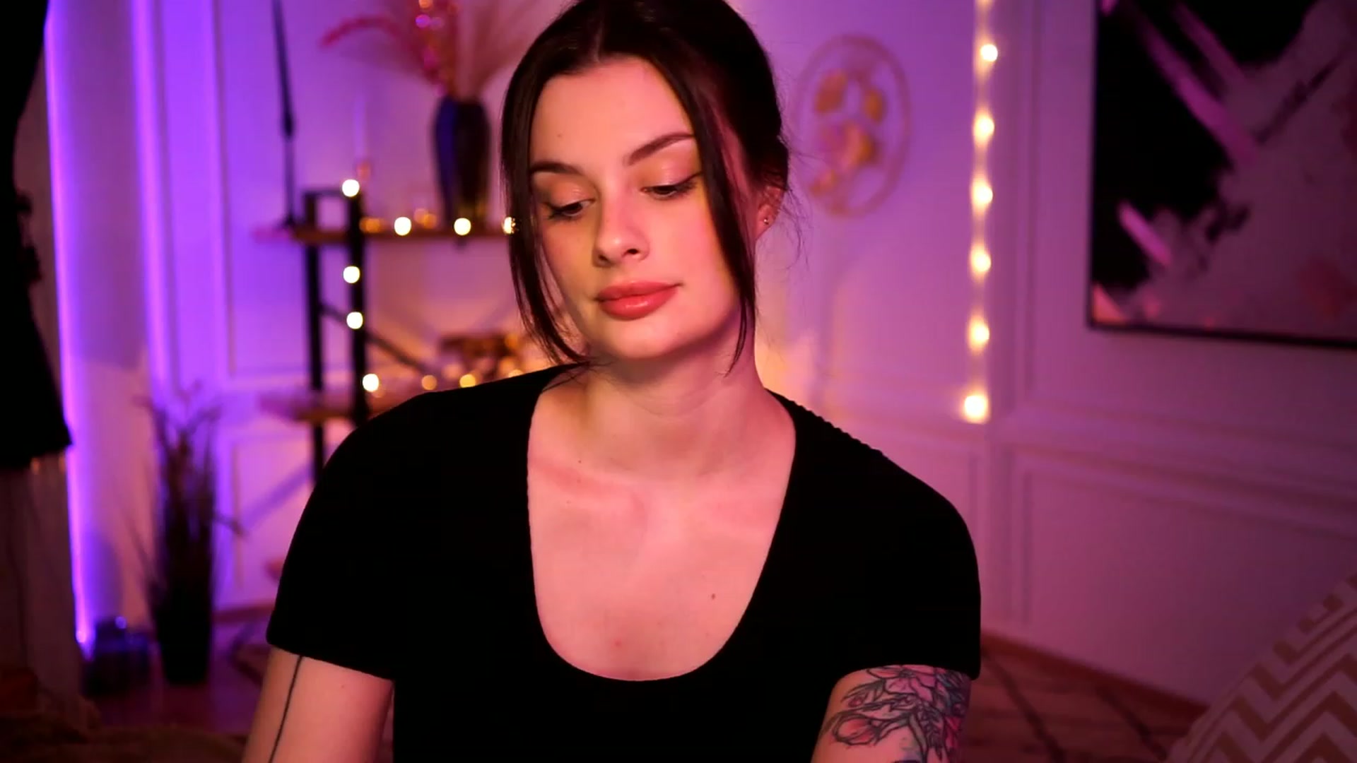 Gallery image thumbnail from lucynutty's myfreecams stream on, 02/15/2023, 18:09 image 12 of 20