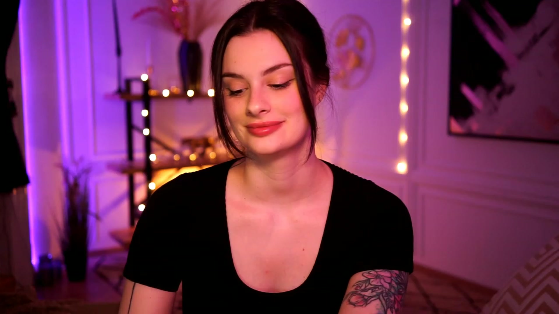Gallery image thumbnail from lucynutty's myfreecams stream on, 02/15/2023, 18:09 image 7 of 20