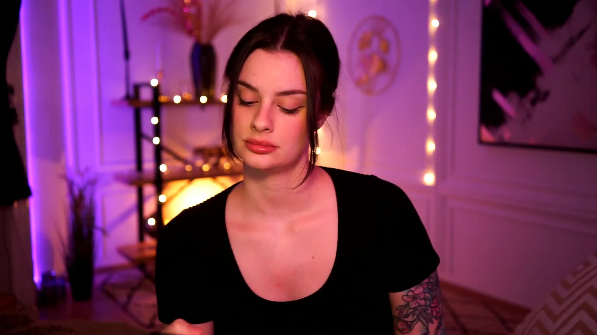Gallery image thumbnail from lucynutty's myfreecams stream on, 02/15/2023, 18:09 image 5 of 20