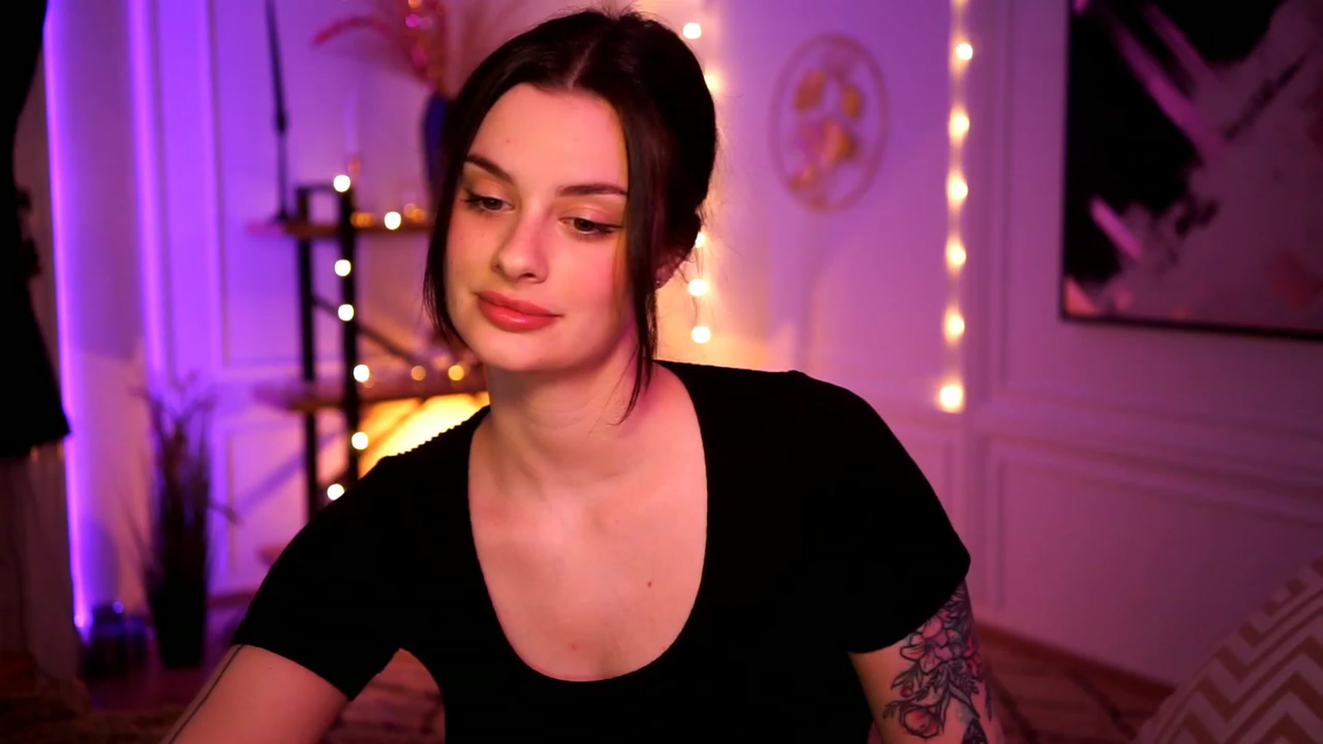 Gallery image thumbnail from lucynutty's myfreecams stream on, 02/15/2023, 18:09 image 9 of 20