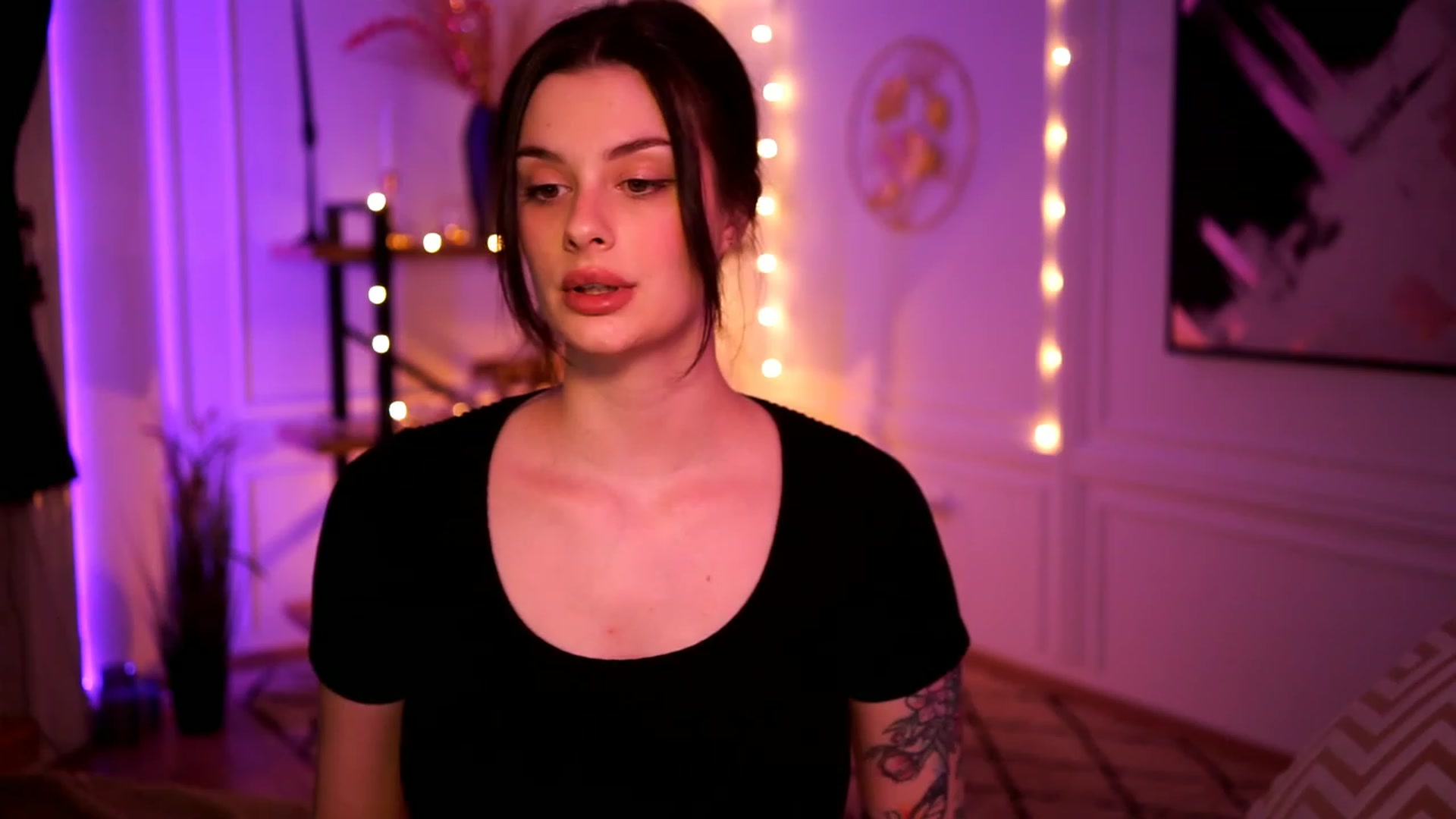 Gallery image thumbnail from lucynutty's myfreecams stream on, 02/15/2023, 19:27 image 12 of 20