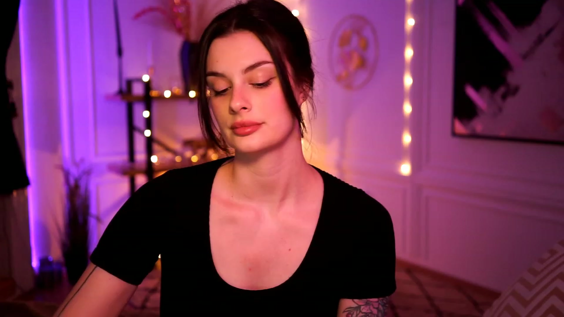 Gallery image thumbnail from lucynutty's myfreecams stream on, 02/15/2023, 19:27 image 13 of 20