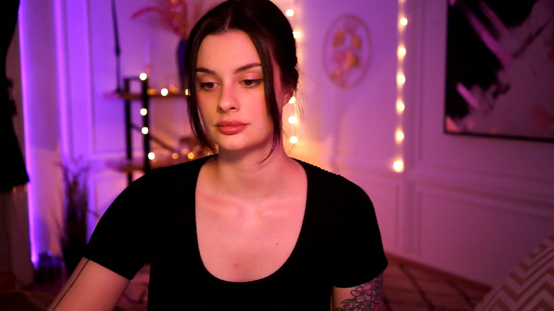 Gallery image thumbnail from lucynutty's myfreecams stream on, 02/15/2023, 19:27 image 8 of 20