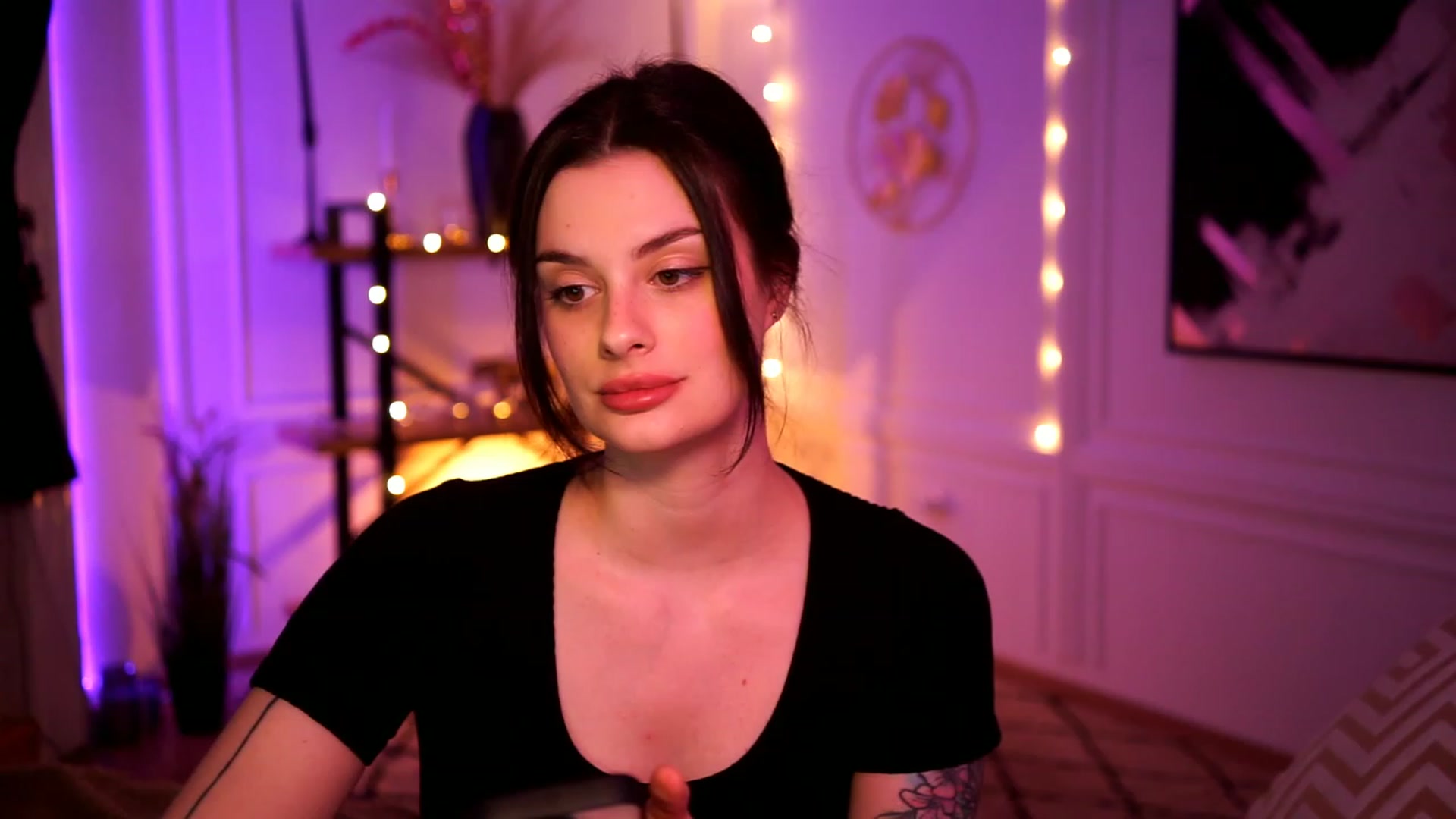 Gallery image thumbnail from lucynutty's myfreecams stream on, 02/15/2023, 19:27 image 6 of 20