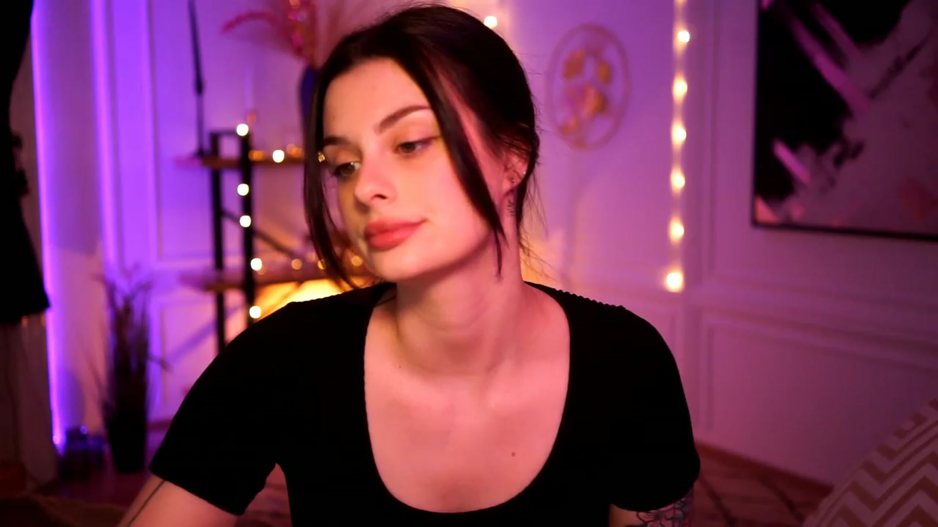 Gallery image thumbnail from lucynutty's myfreecams stream on, 02/15/2023, 19:27 image 10 of 20