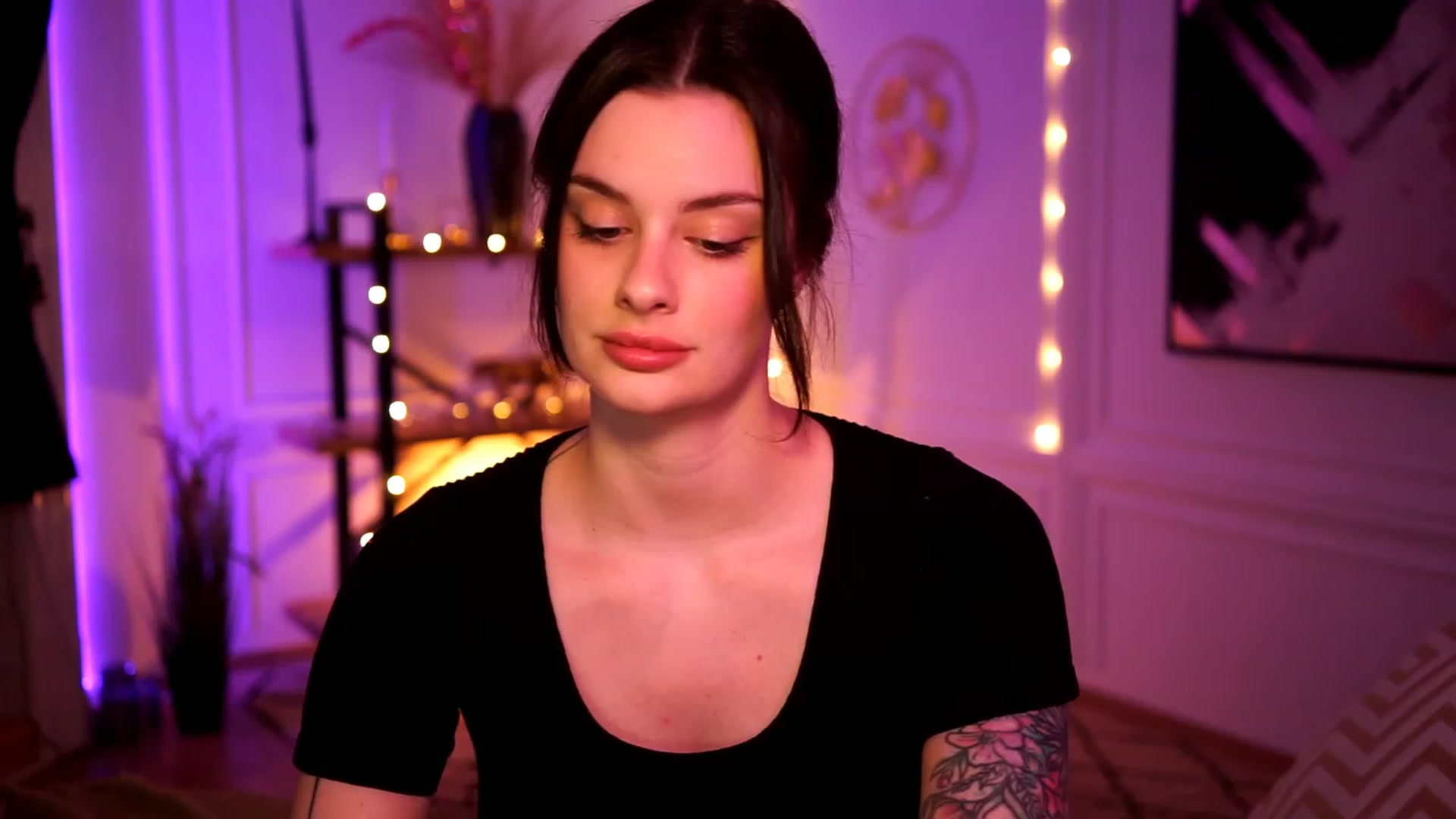 Gallery image thumbnail from lucynutty's myfreecams stream on, 02/15/2023, 19:27 image 17 of 20