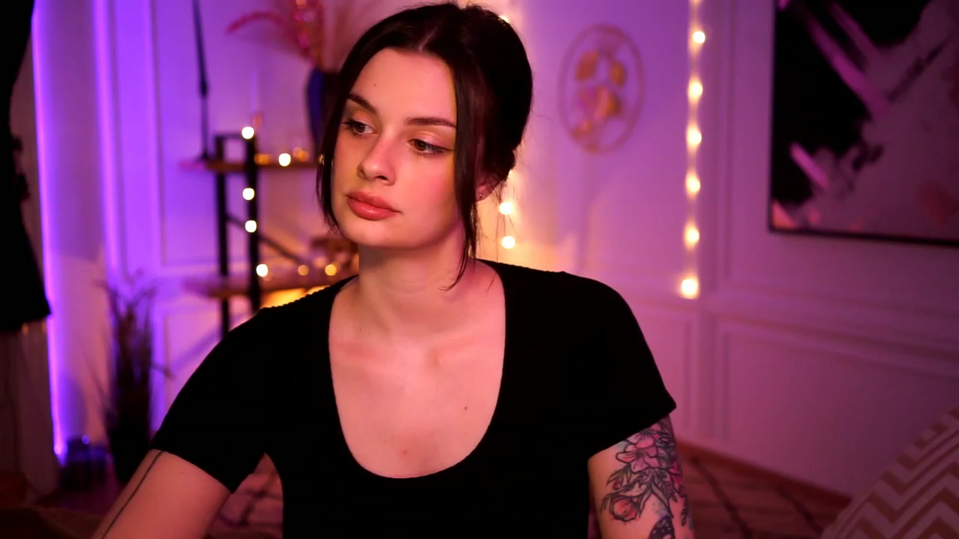 Gallery image thumbnail from lucynutty's myfreecams stream on, 02/15/2023, 19:27 image 9 of 20