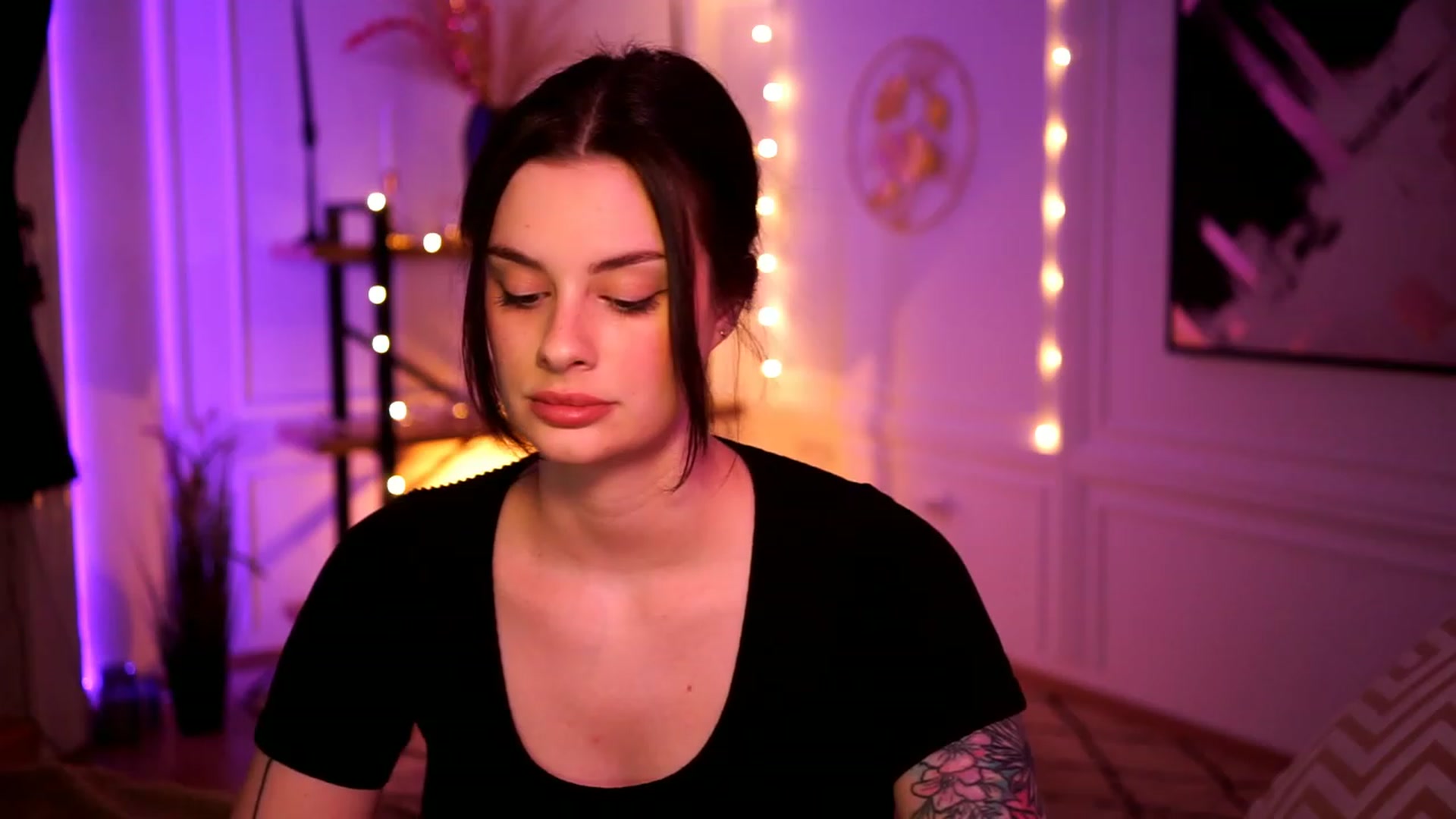 Gallery image thumbnail from lucynutty's myfreecams stream on, 02/15/2023, 19:27 image 3 of 20