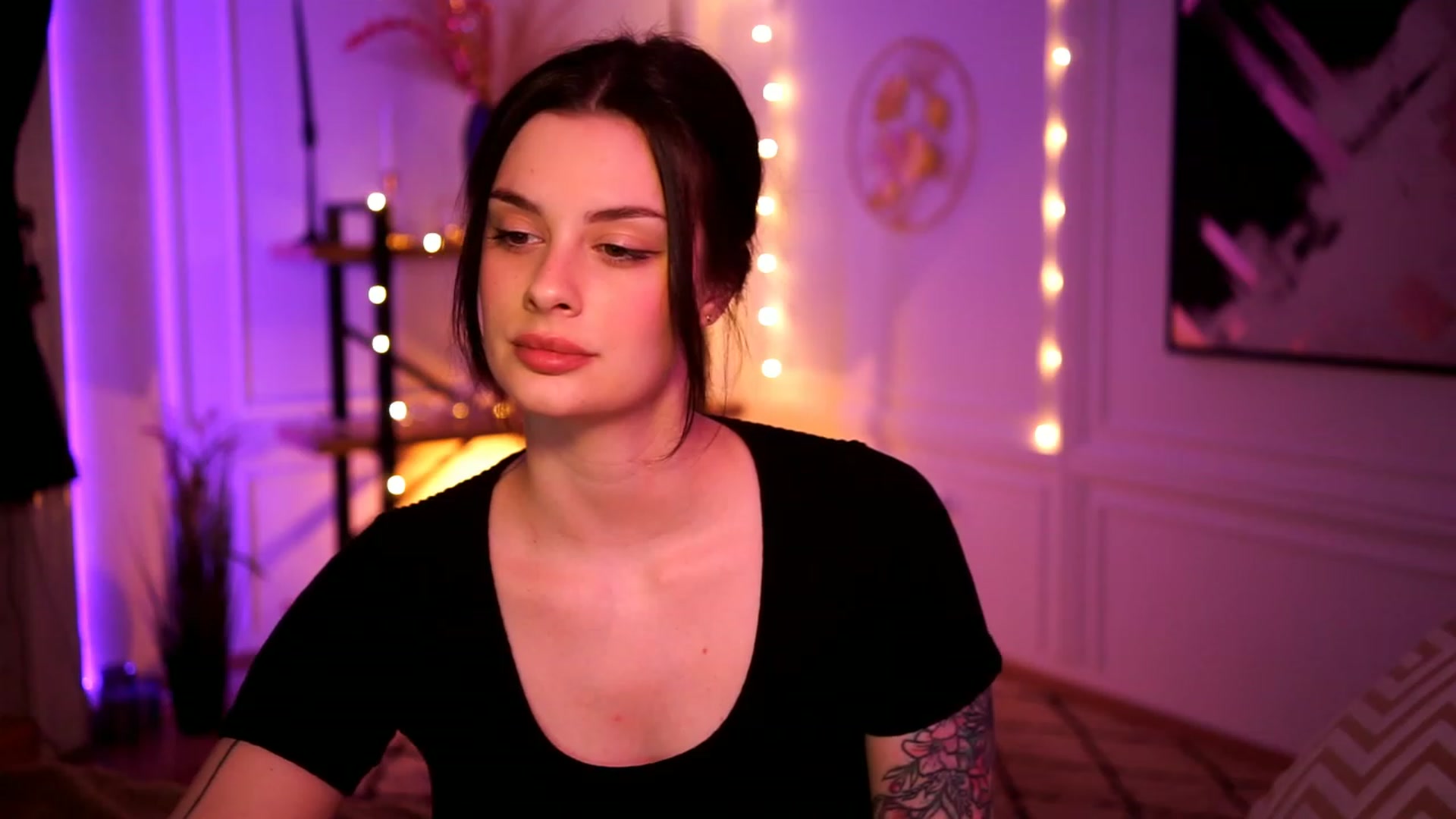 Gallery image thumbnail from lucynutty's myfreecams stream on, 02/15/2023, 19:27 image 2 of 20