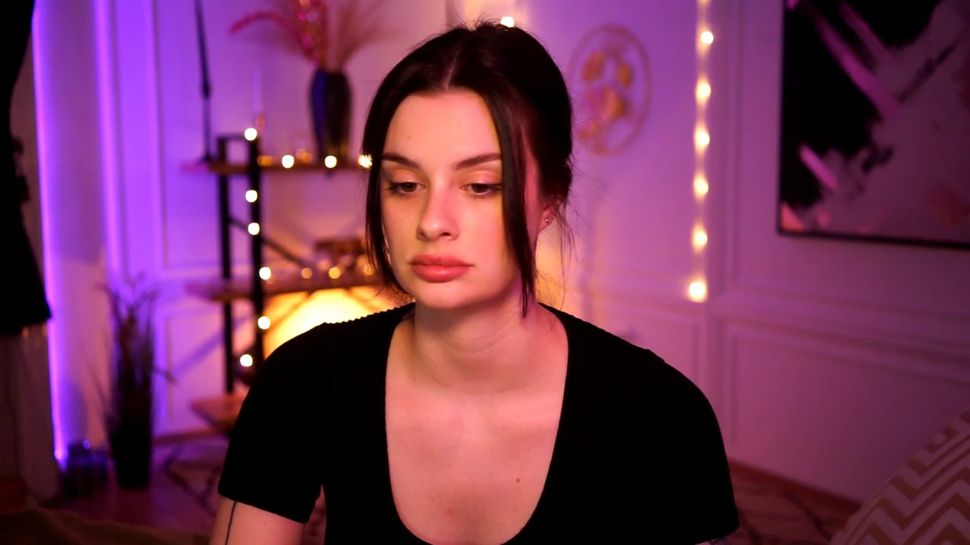 Gallery image thumbnail from lucynutty's myfreecams stream on, 02/15/2023, 19:27 image 5 of 20