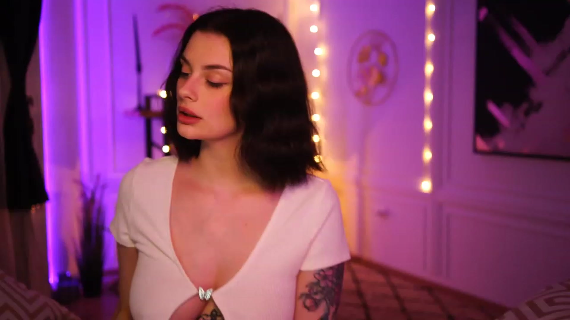 Gallery image thumbnail from lucynutty's myfreecams stream on, 02/17/2023, 18:16 image 3 of 20