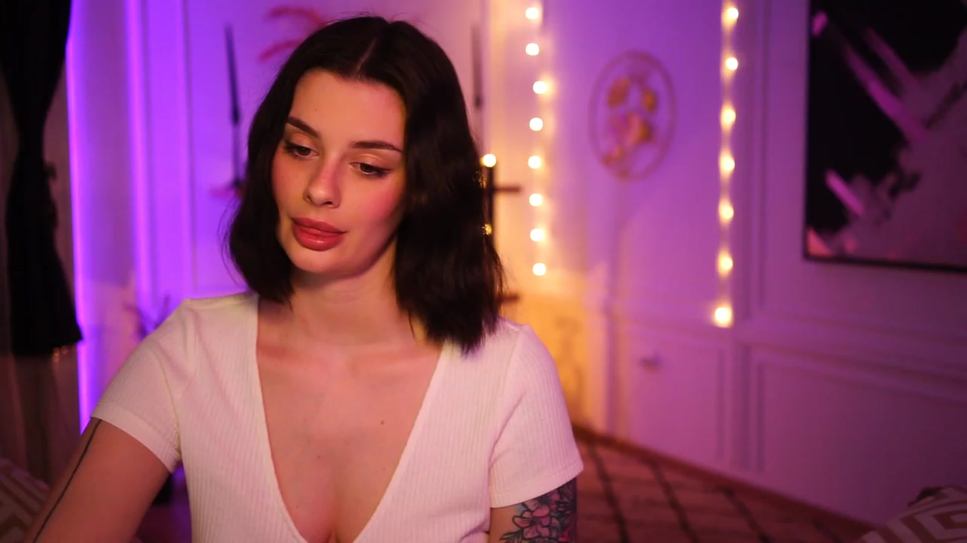 Gallery image thumbnail from lucynutty's myfreecams stream on, 02/17/2023, 18:16 image 10 of 20