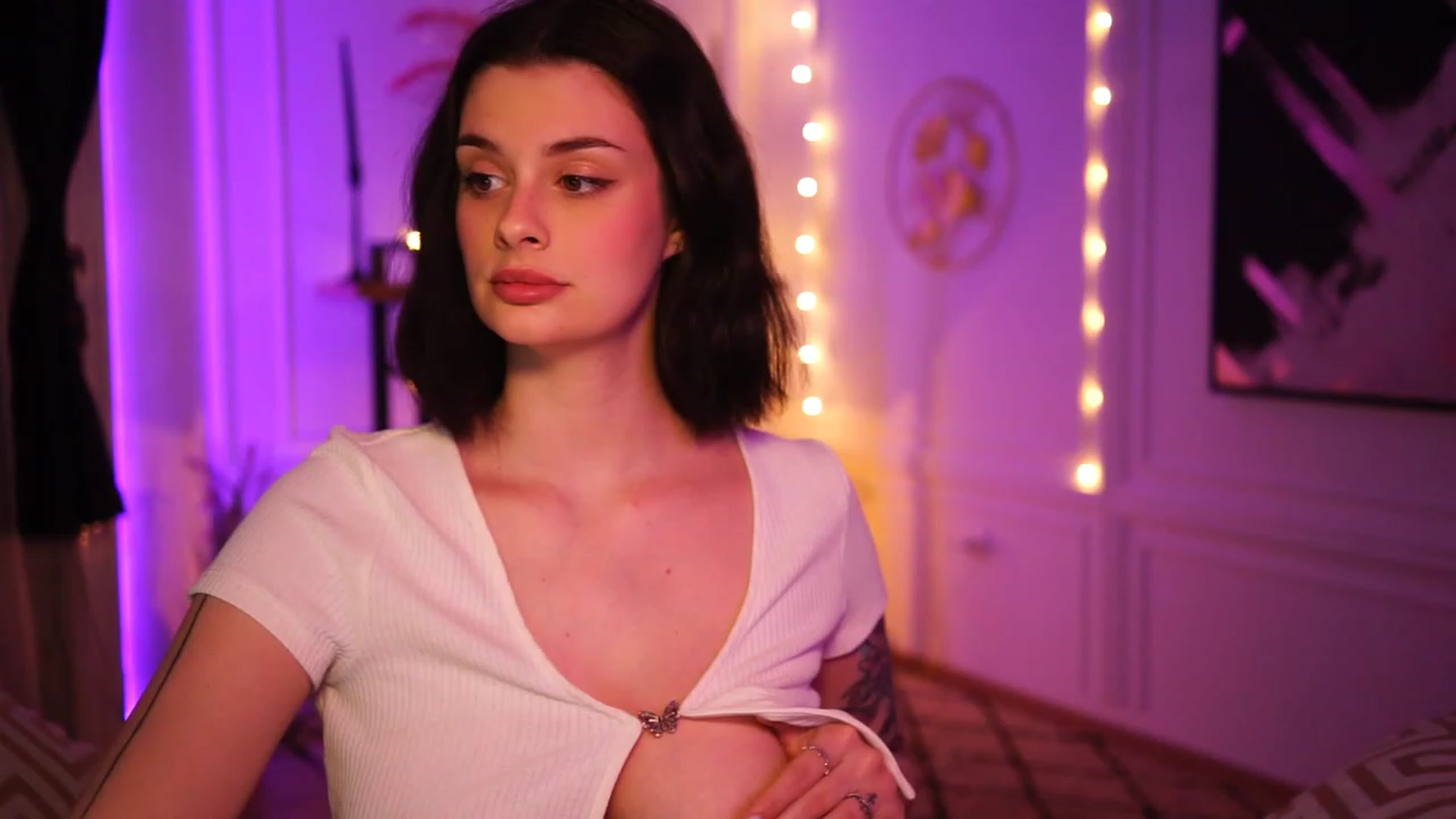 Gallery image thumbnail from lucynutty's myfreecams stream on, 02/17/2023, 18:16 image 2 of 20