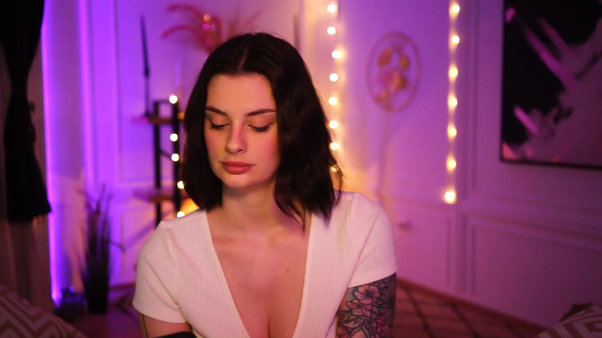 Gallery image thumbnail from lucynutty's myfreecams stream on, 02/17/2023, 18:16 image 12 of 20