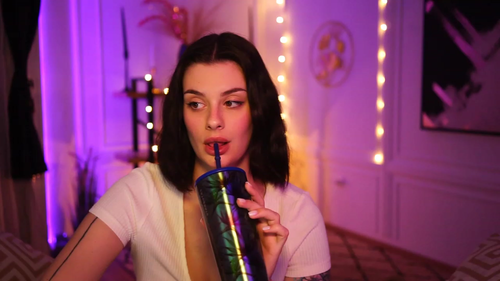Gallery image thumbnail from lucynutty's myfreecams stream on, 02/17/2023, 19:01 image 19 of 20