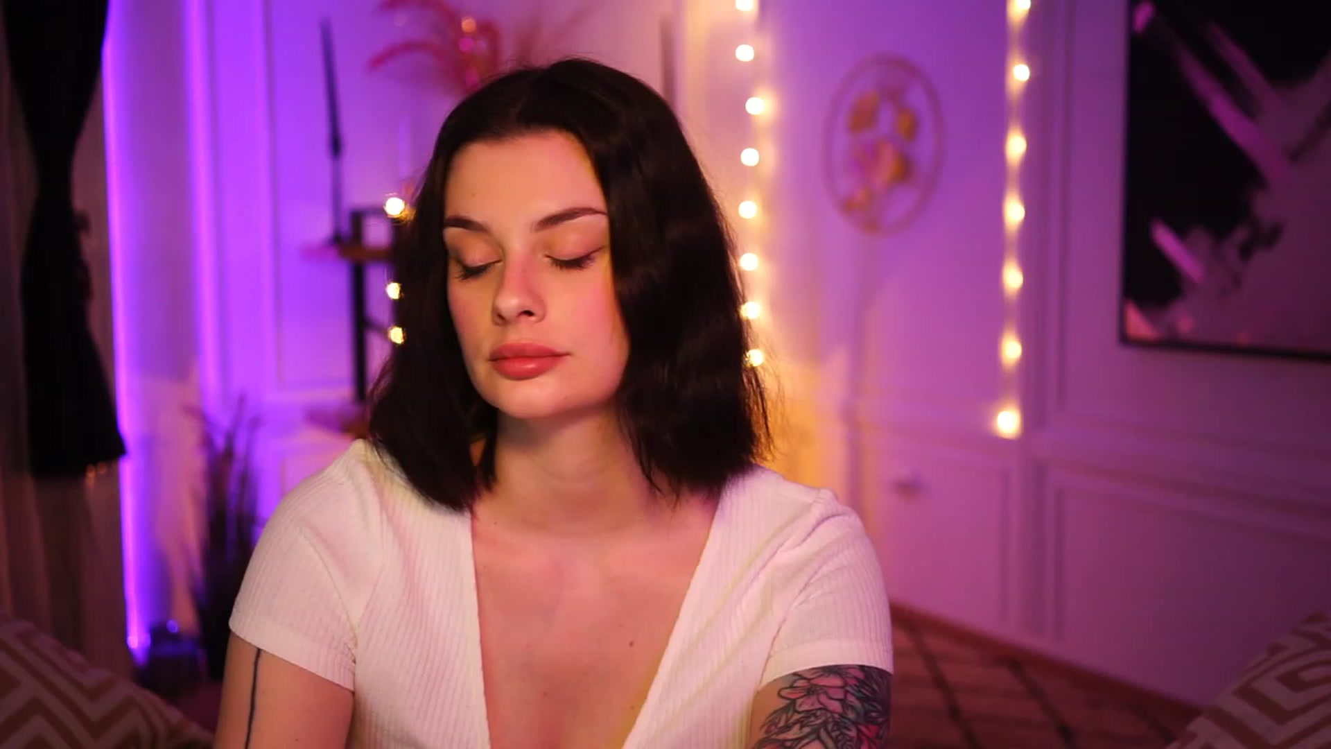 Gallery image thumbnail from lucynutty's myfreecams stream on, 02/17/2023, 19:01 image 10 of 20