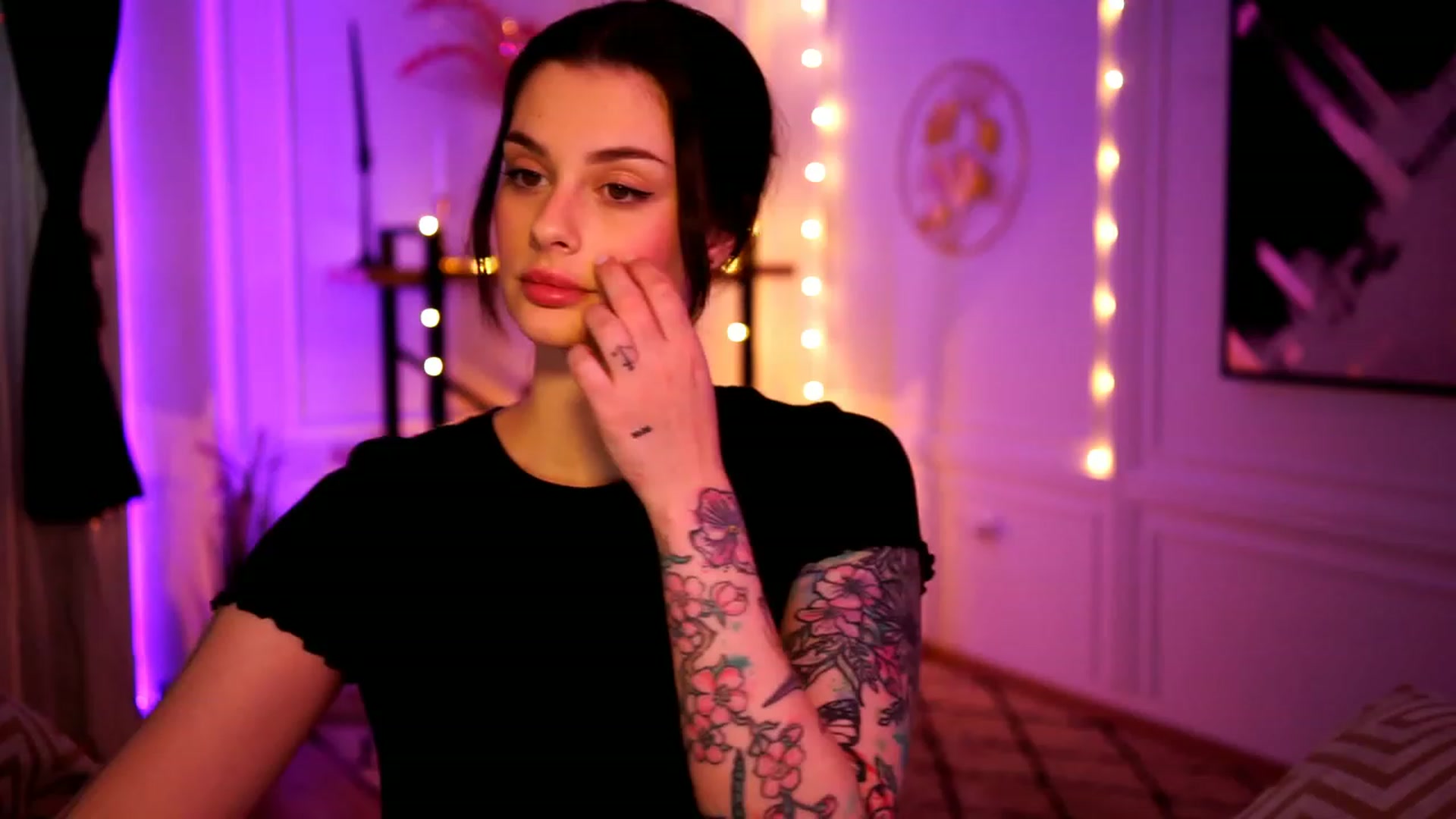 Gallery image thumbnail from lucynutty's myfreecams stream on, 02/18/2023, 13:07 image 19 of 20