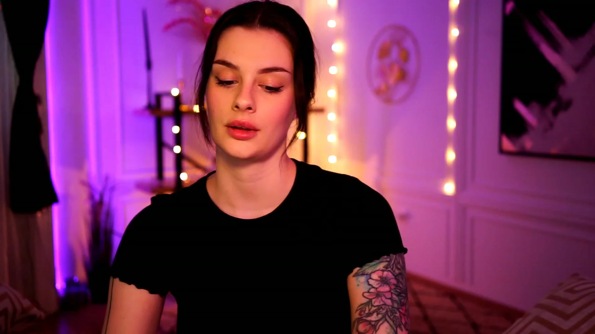 Gallery image thumbnail from lucynutty's myfreecams stream on, 02/18/2023, 13:07 image 10 of 20