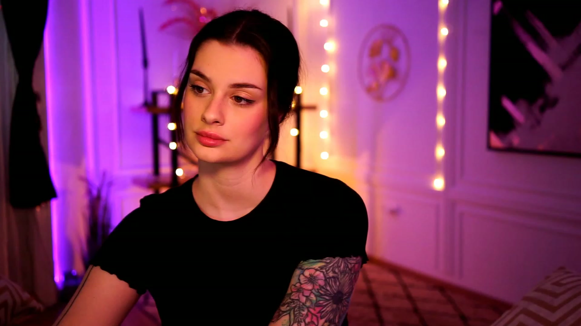 Gallery image thumbnail from lucynutty's myfreecams stream on, 02/18/2023, 13:07 image 8 of 20