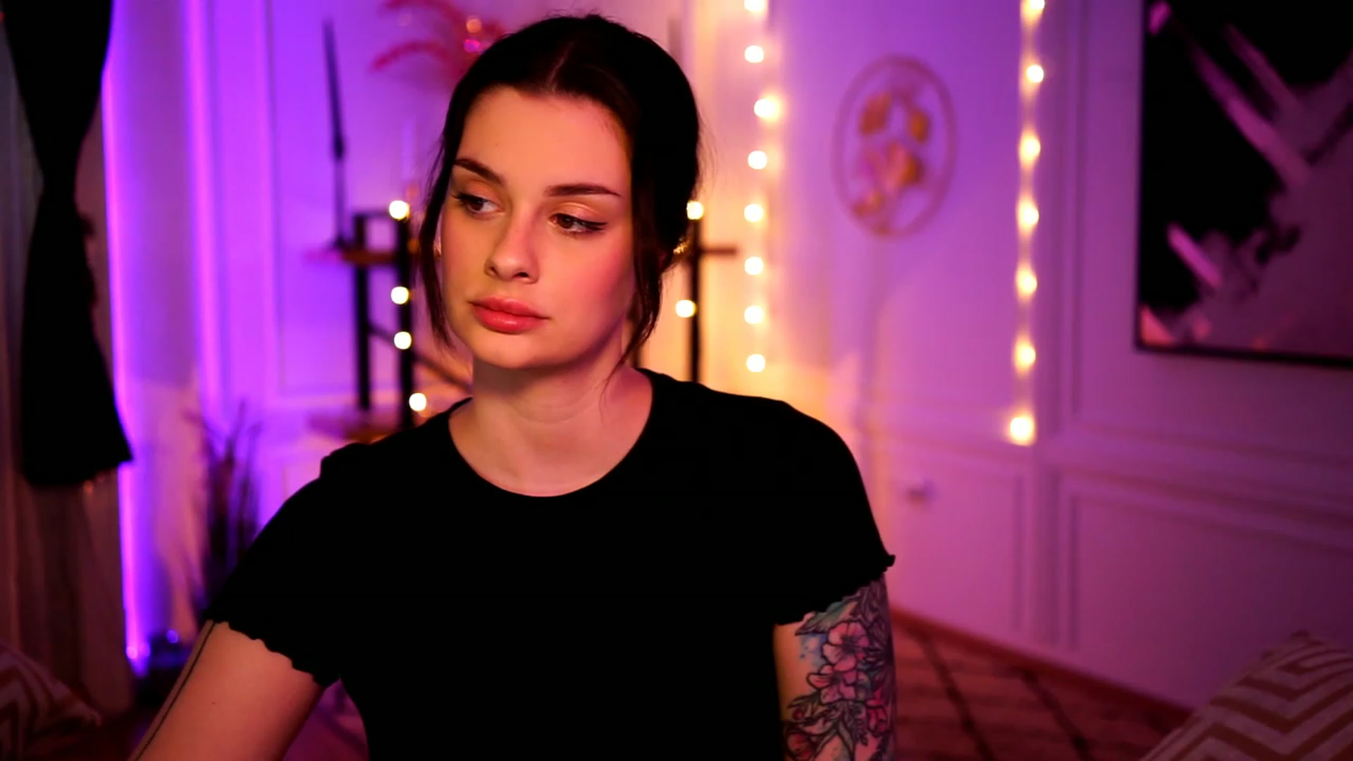 Gallery image thumbnail from lucynutty's myfreecams stream on, 02/18/2023, 13:07 image 17 of 20