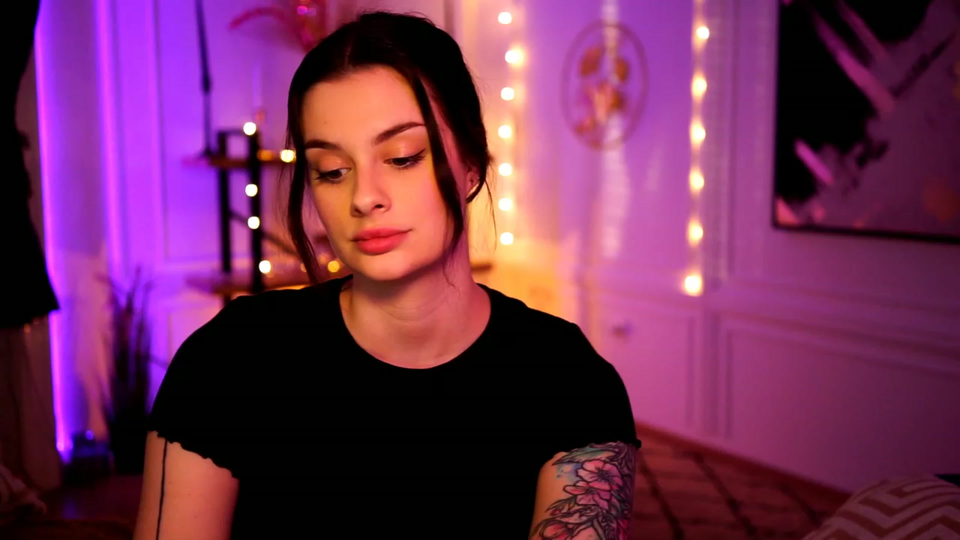 Gallery image thumbnail from lucynutty's myfreecams stream on, 02/18/2023, 16:01 image 9 of 20