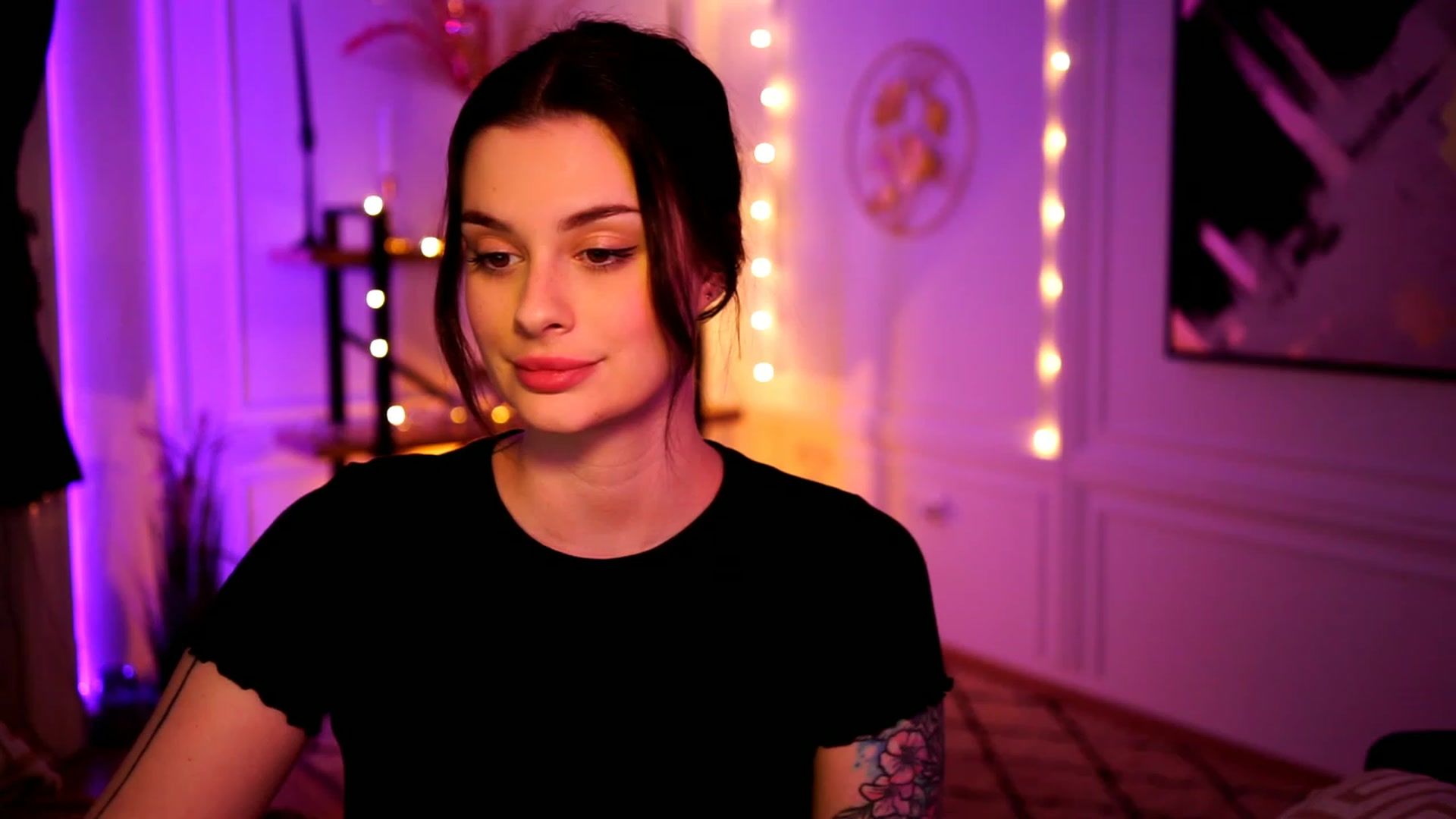 Gallery image thumbnail from lucynutty's myfreecams stream on, 02/18/2023, 16:01 image 2 of 20