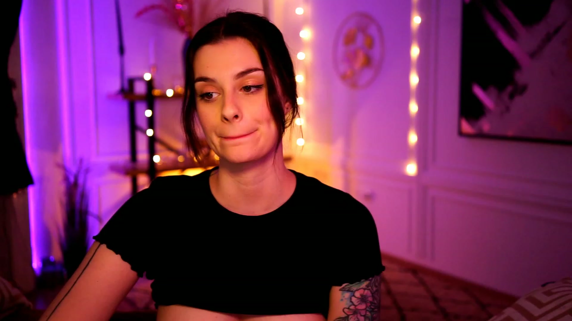 Gallery image thumbnail from lucynutty's myfreecams stream on, 02/18/2023, 16:01 image 19 of 20