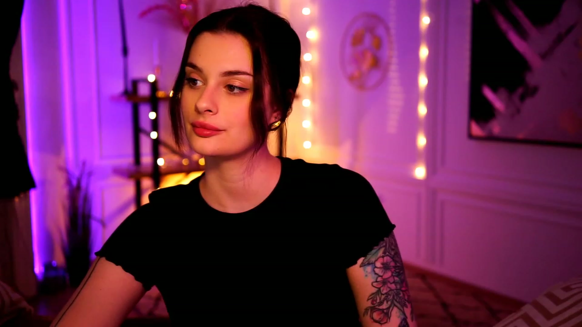 Gallery image thumbnail from lucynutty's myfreecams stream on, 02/18/2023, 16:01 image 16 of 20