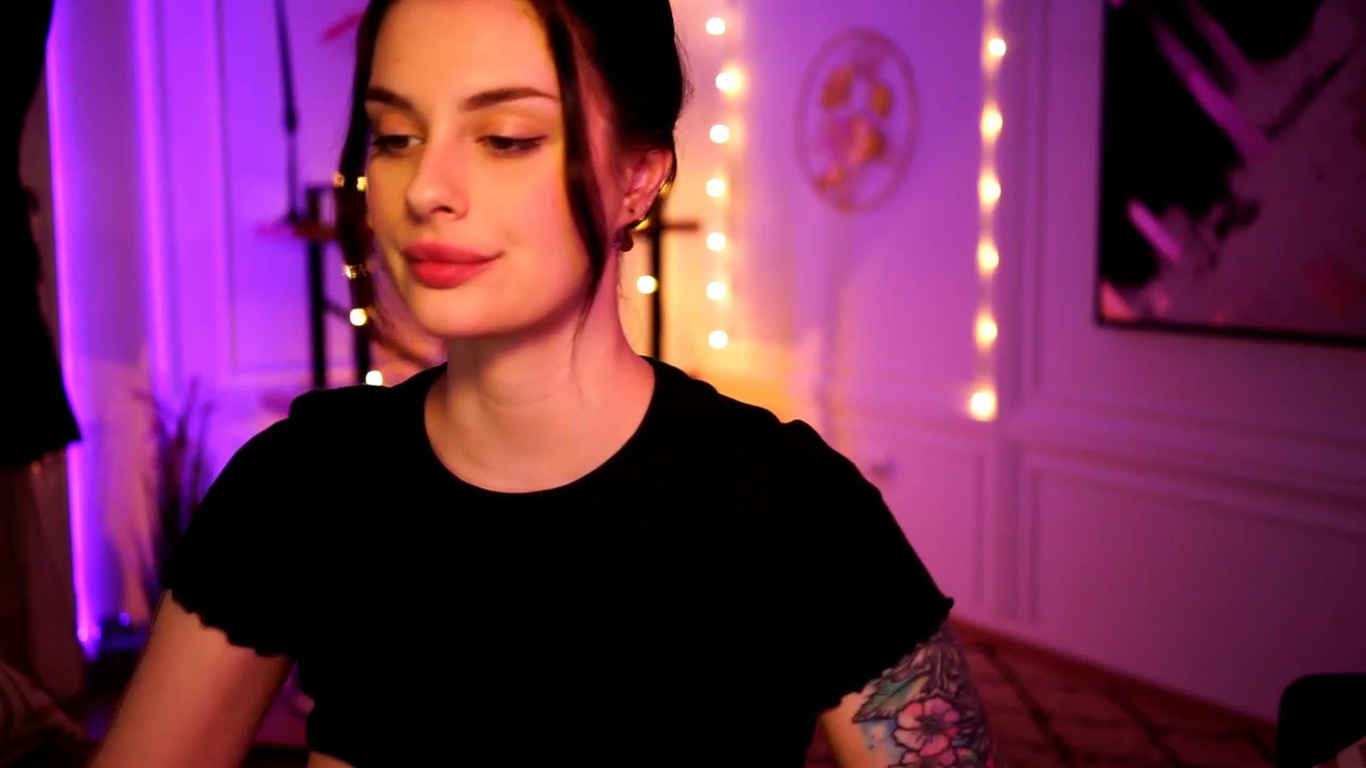 Gallery image thumbnail from lucynutty's myfreecams stream on, 02/18/2023, 16:46 image 18 of 20