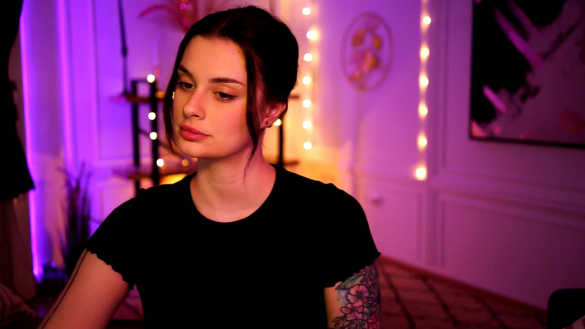 Gallery image thumbnail from lucynutty's myfreecams stream on, 02/18/2023, 16:46 image 17 of 20